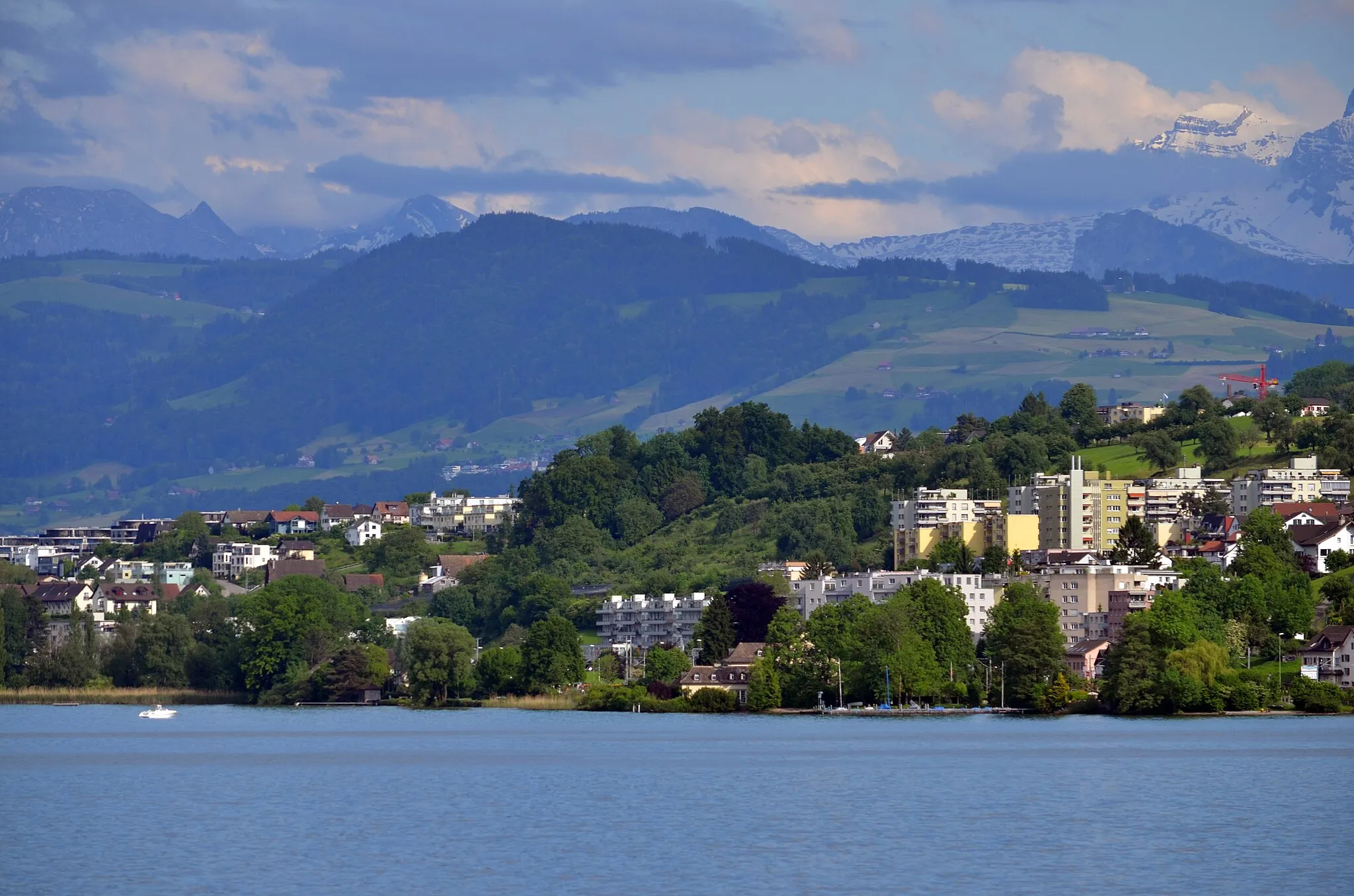 Photo showing: Views from FS Horgen on Zürichsee in Switzerland : Au and Zimmerberg region