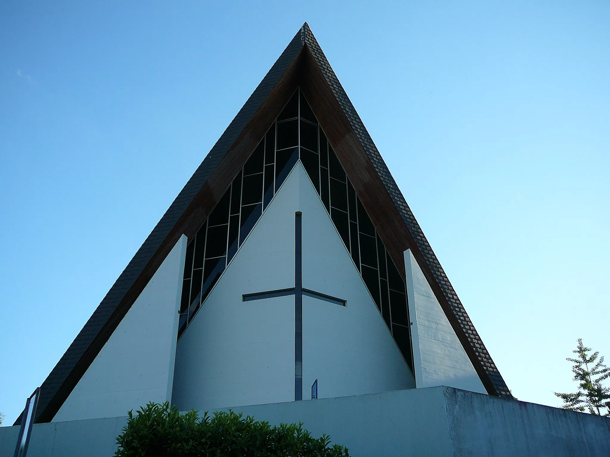 Photo showing: Römisch-katholische Pfarrkirche St. Paulus Dielsdorf, Frontseite