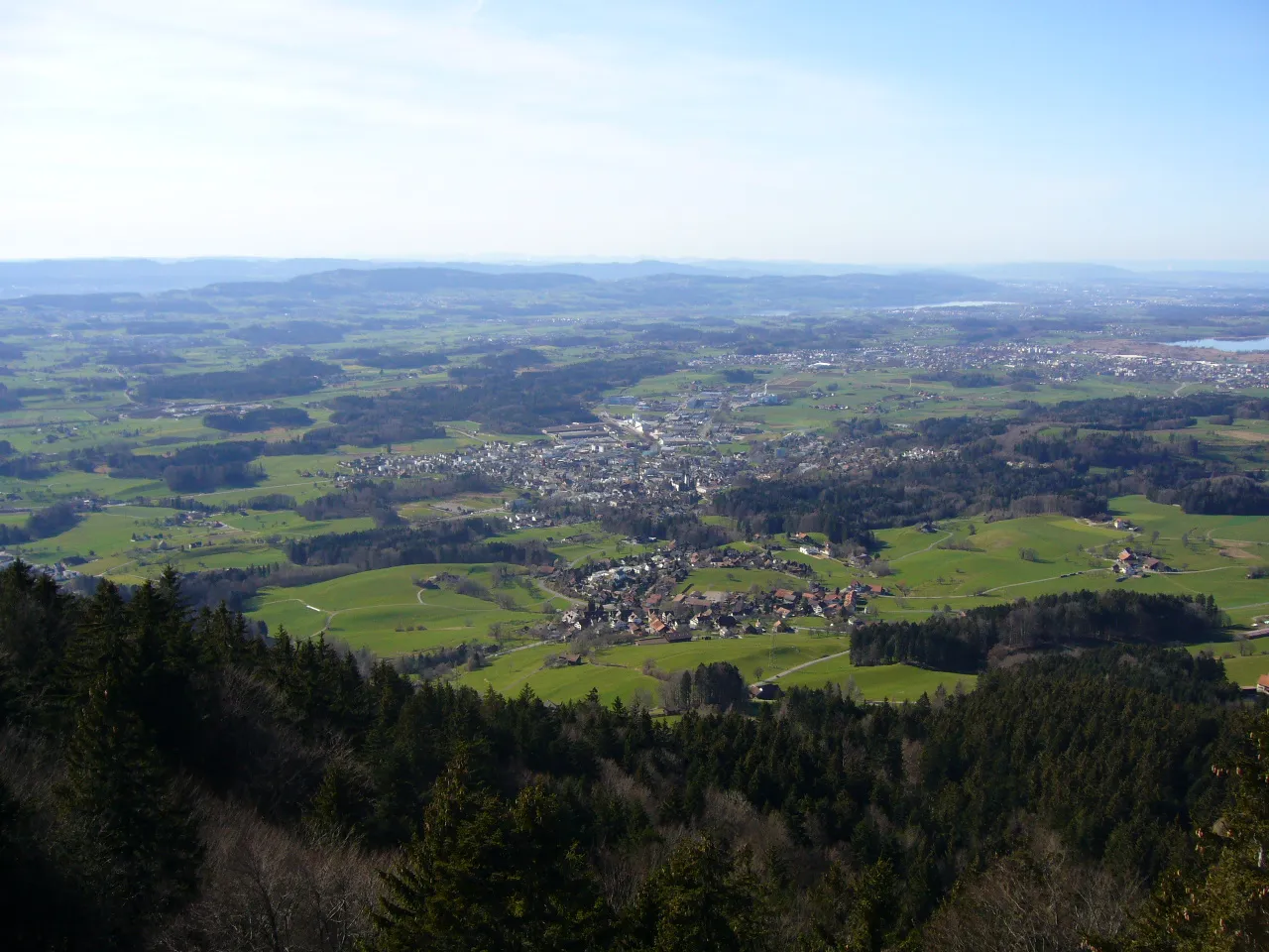 Photo showing: village of Hinwil canton of Zurich, Switzerland.
Picture taken from the top of the mountain Bachtel by Peter Berger. March 4, 2007.