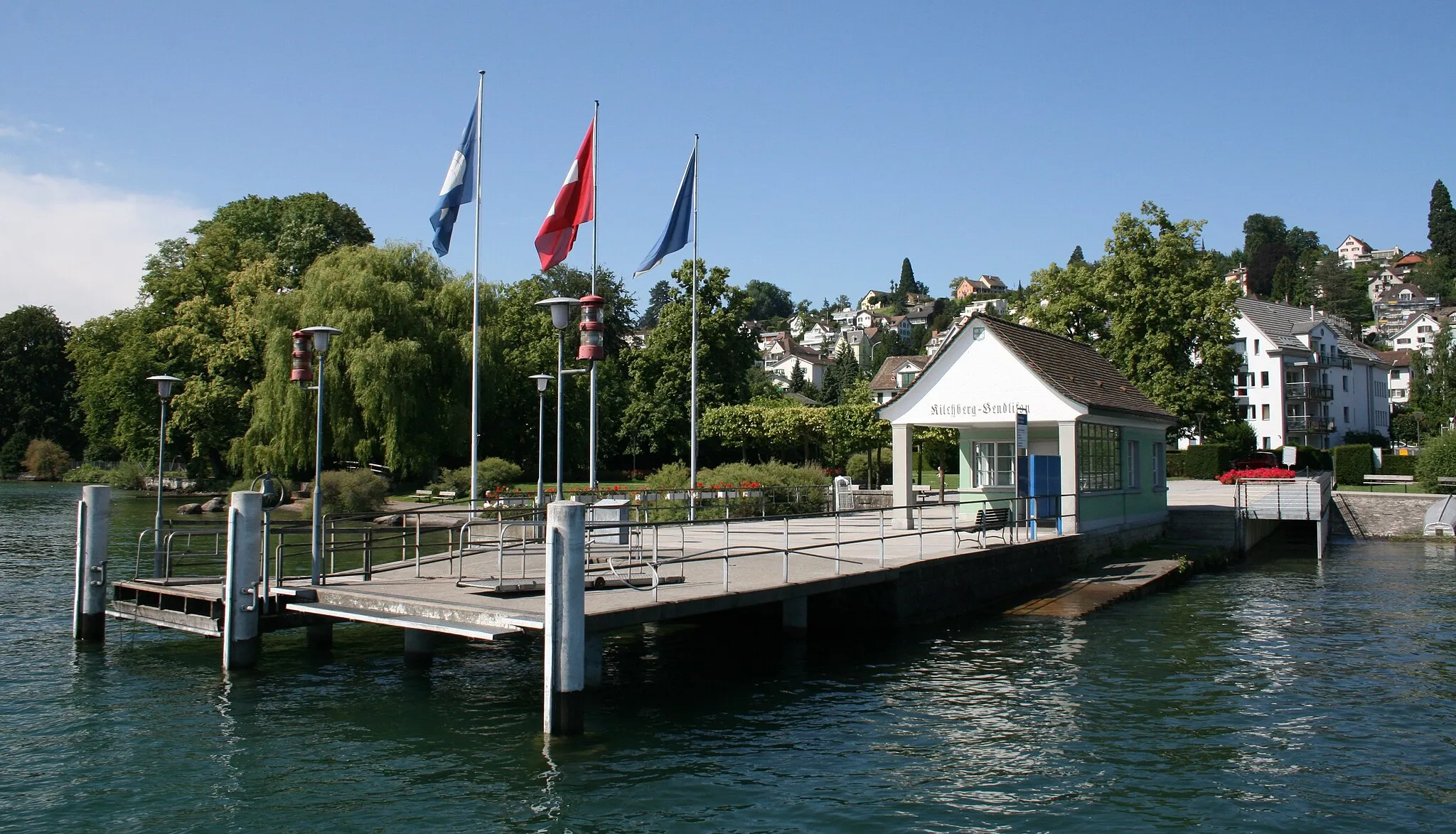 Photo showing: Suisse: Kilchberg Bendlikon Station seen from Lake Zurich