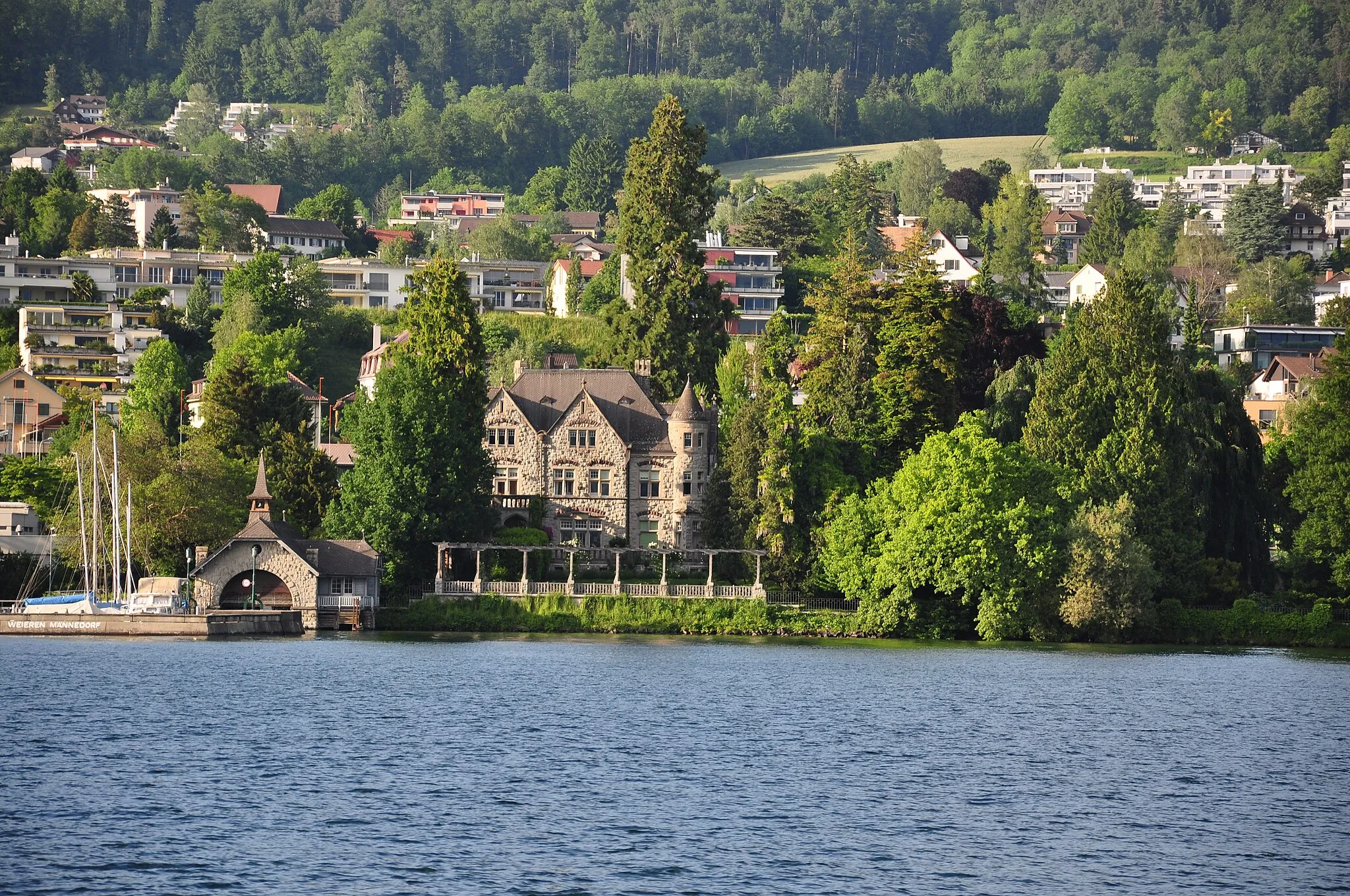 Photo showing: Villa Alma, Männedorf (Switzerland) as seen from ZSG paddle steamship Stadt Zürich