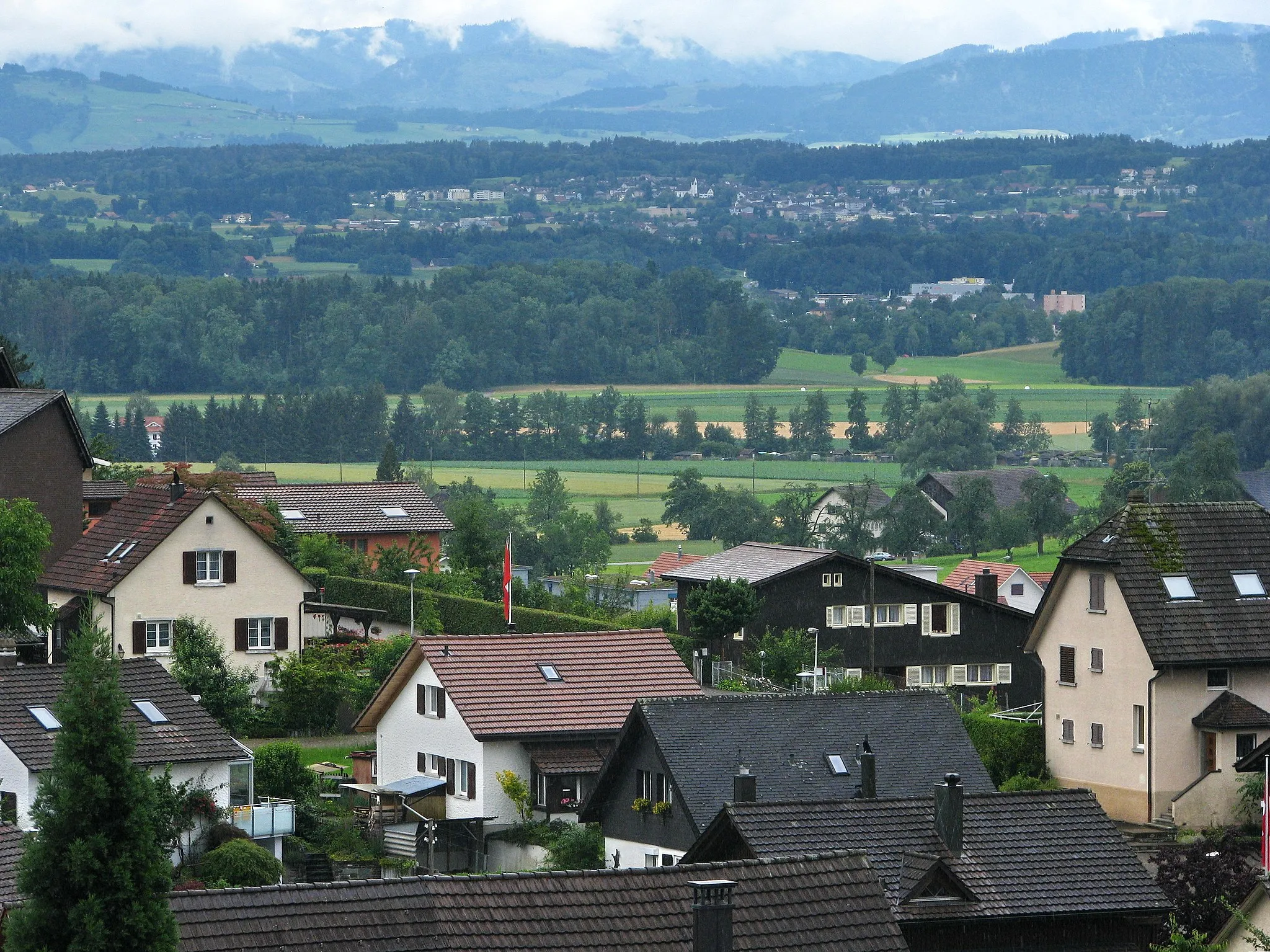 Photo showing: Uster (Riedikon) as seen from Uster castle, Möncaltorf in the background.