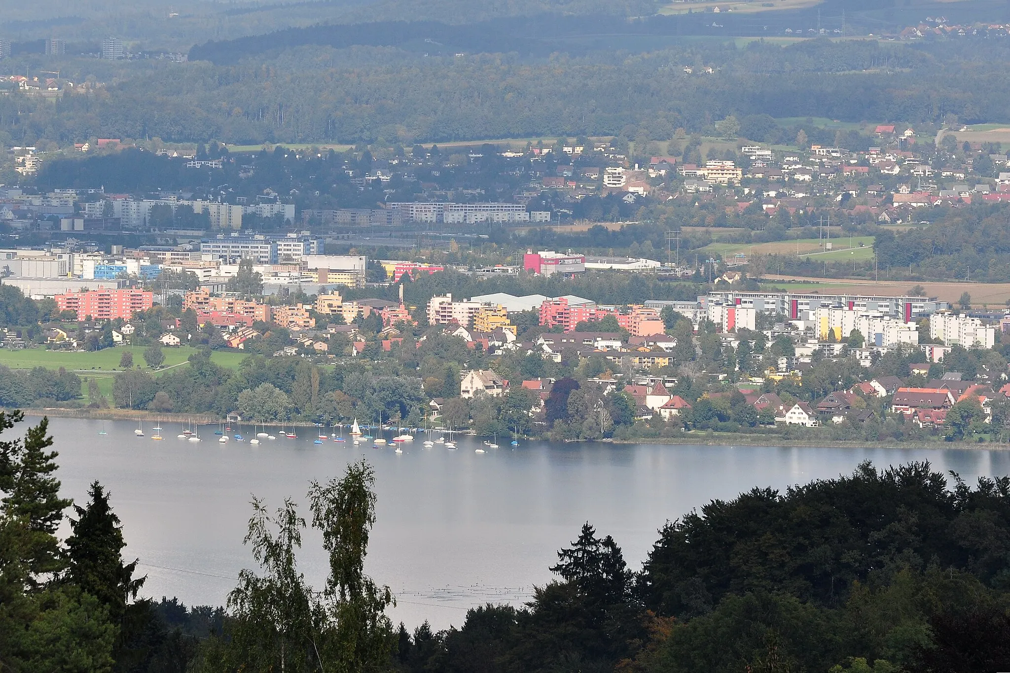 Photo showing: Greifensee and Greifensee (Lake Greifen) (Switzerland) as seen from Forch towards Pfannenstiel Guldenen