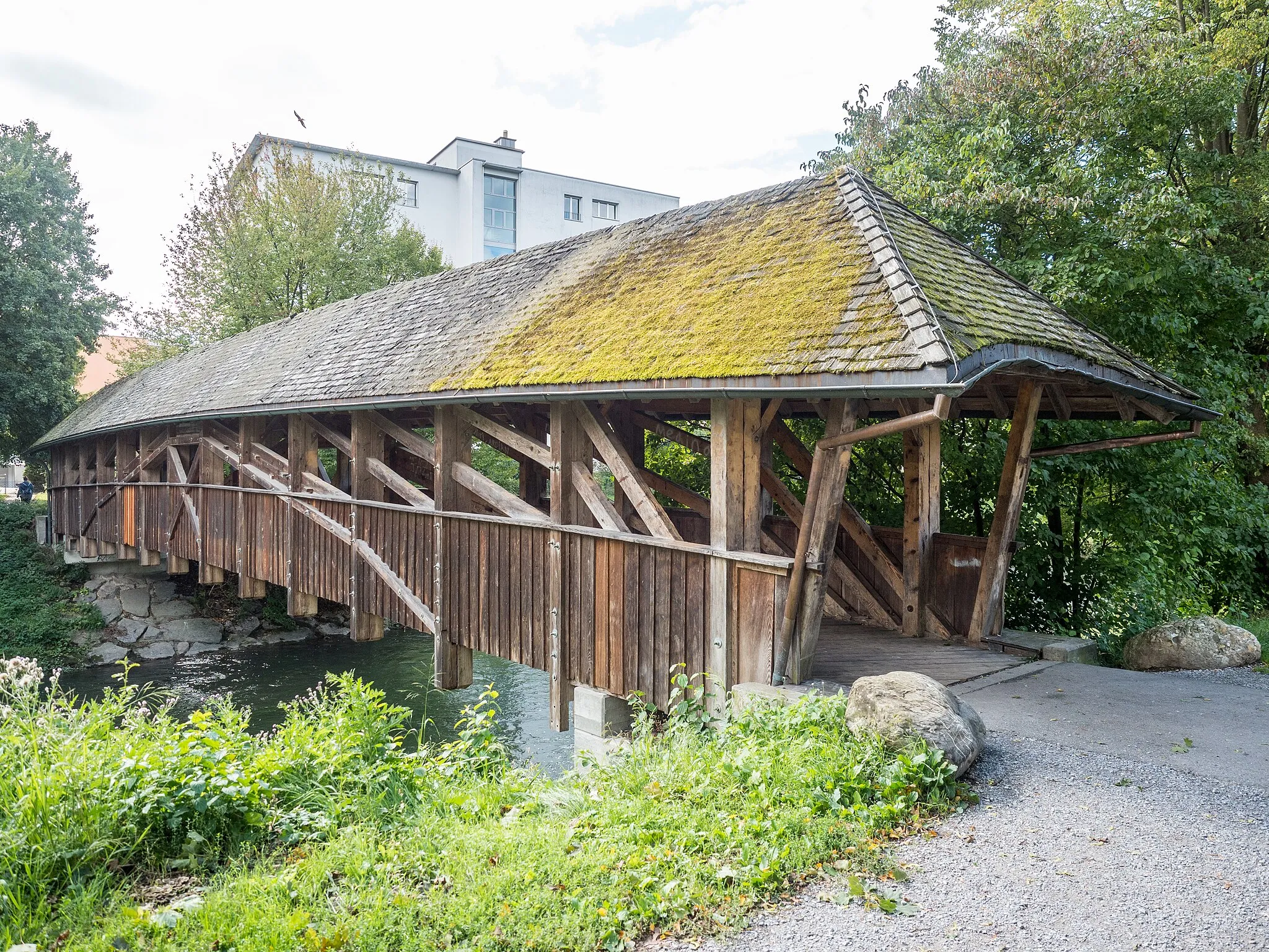 Photo showing: Covered Wooden Bridge over the Glatt River, Niederglatt, Canton of Zurich, Switzerland