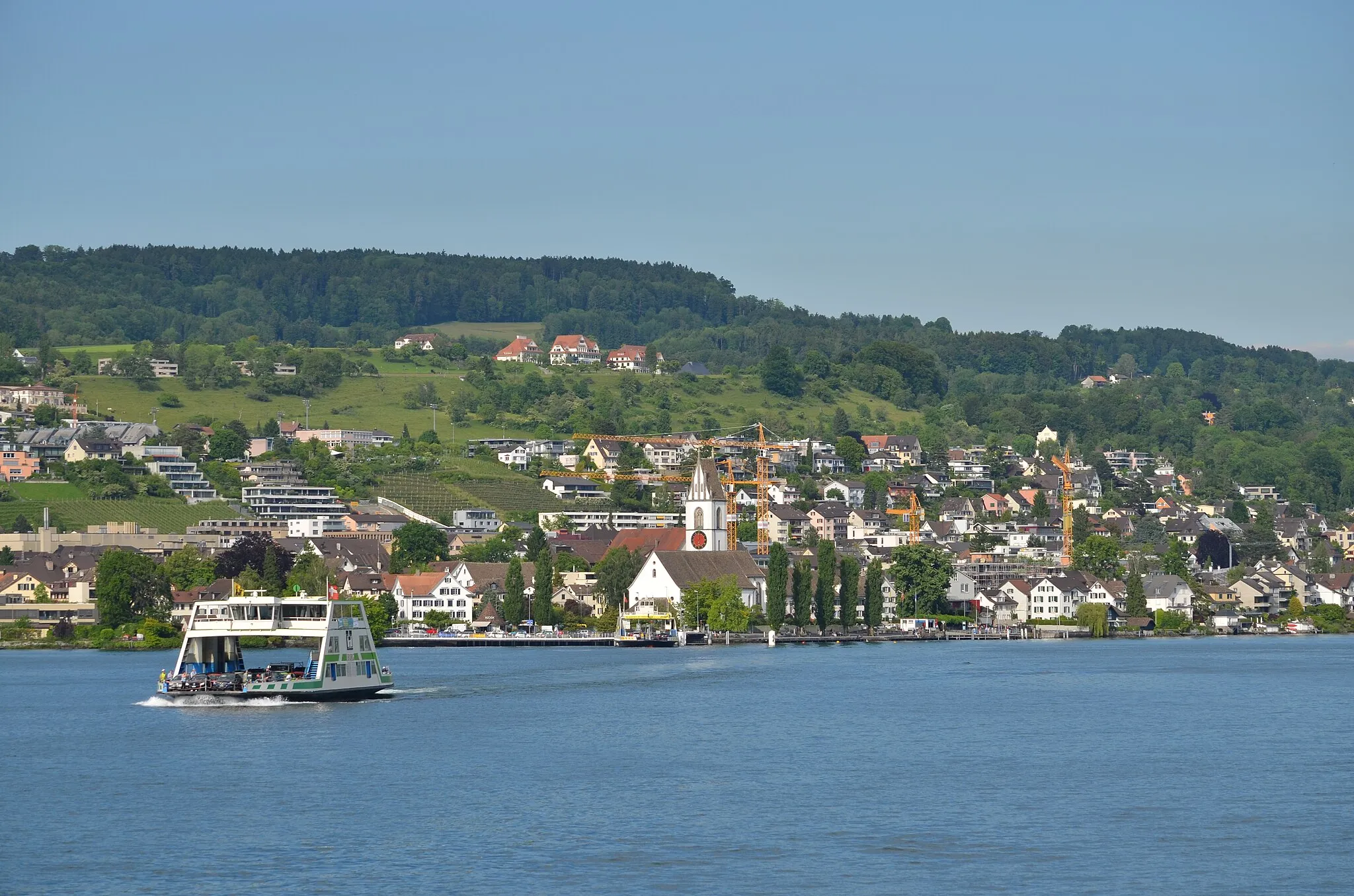 Photo showing: Views from FS Horgen on Zürichsee in Switzerland : Meilen and Pfannenstiel region