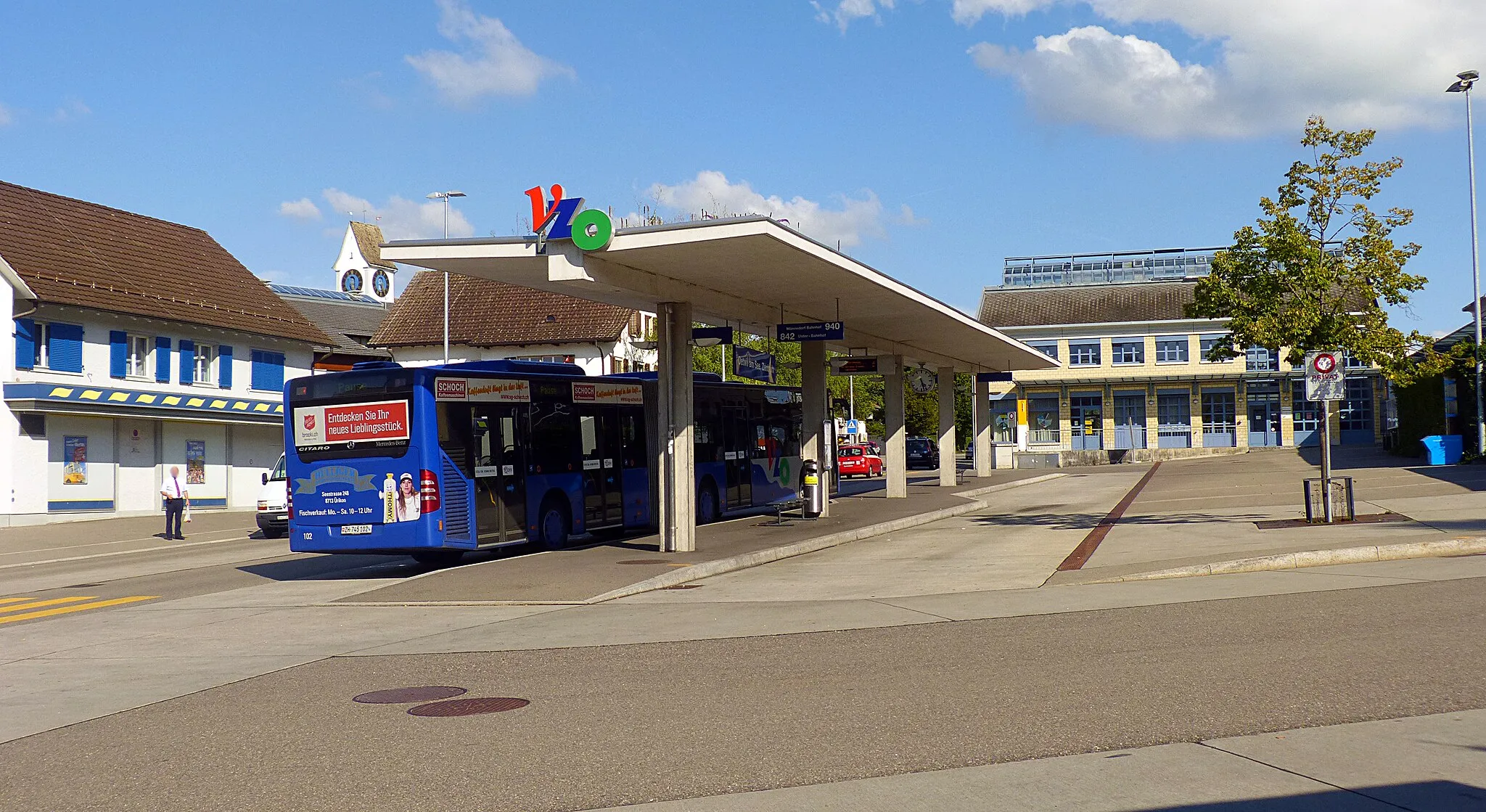 Photo showing: Central Busstop Oetwil am See, Canton of Zürich, Switzerland