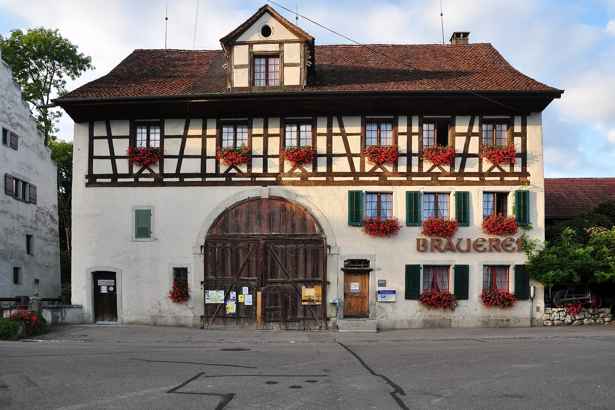 Photo showing: Untermühle mit ehemaliger Brauerei, Mühlegasse 2 in Otelfingen (Switzerland)