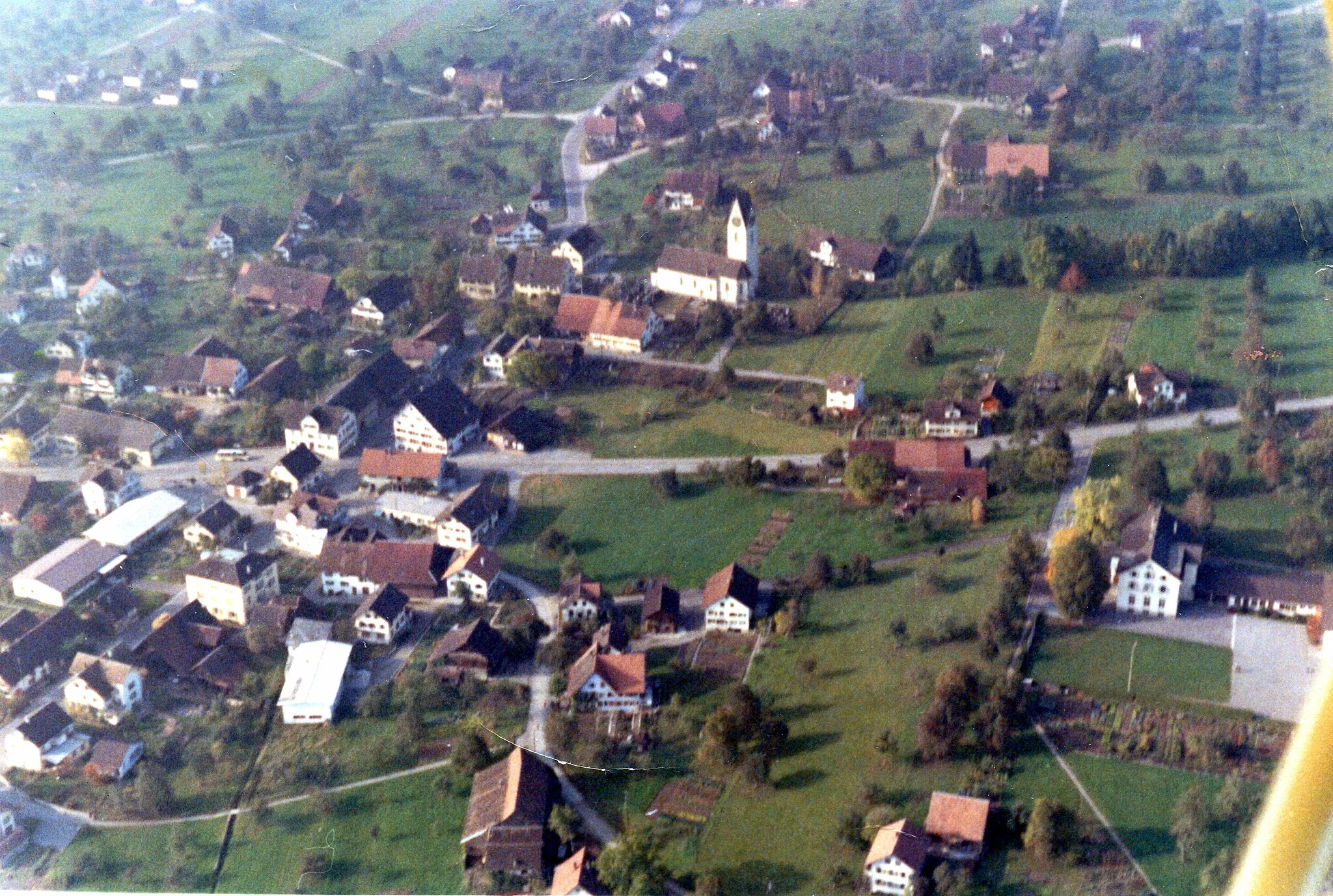 Photo showing: Ottenbach ZH, Schweiz. Flugaufnahme von 1961: