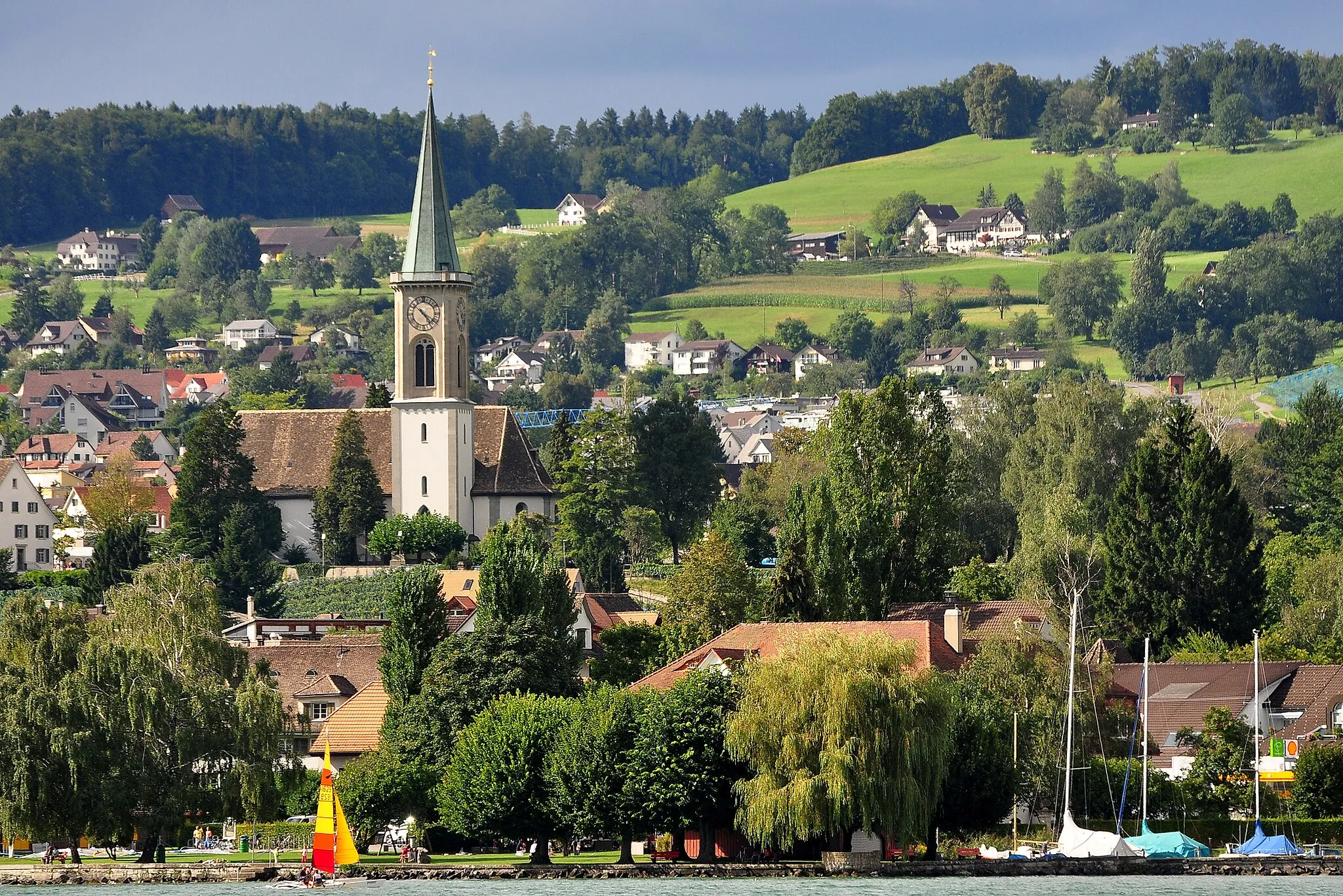 Photo showing: Stäfa as seen from Zürichsee-Schiffahrtsgesellschaft (ZSG) MS Limmat on Zürichsee in Switzerland
