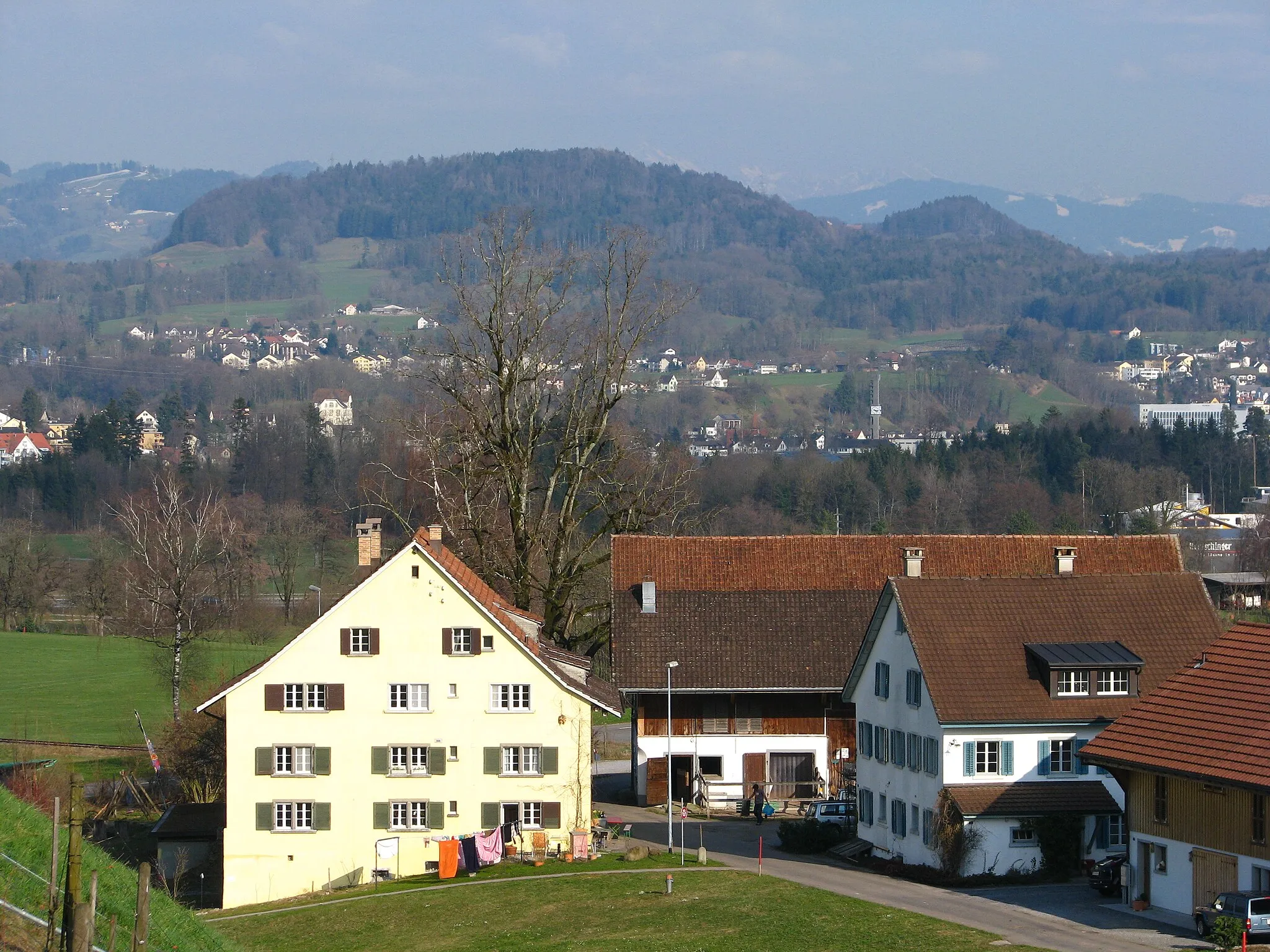 Photo showing: Batzberg hill and Tann (Switzerland), as seen from Bubikon.