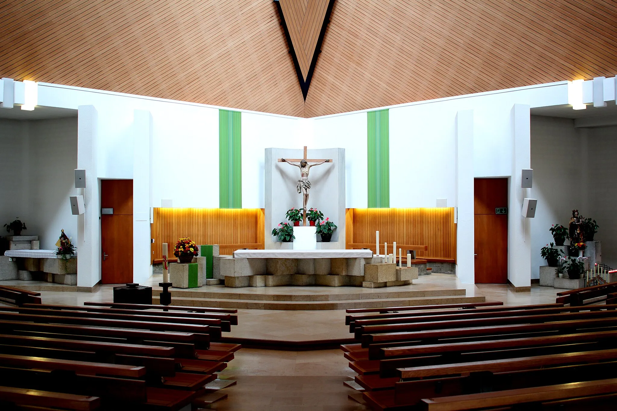 Photo showing: Römisch-katholische Pfarrkirche St. Andreas Uster