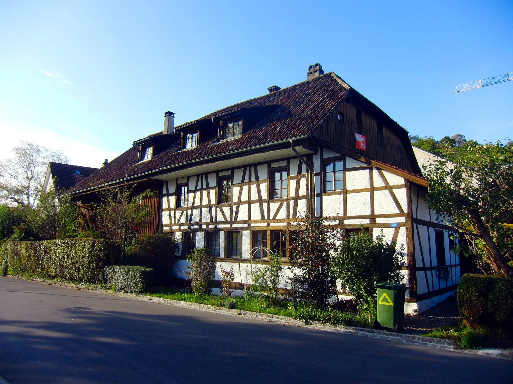 Photo showing: Farmhouse Bachtelstrasse 90-96.