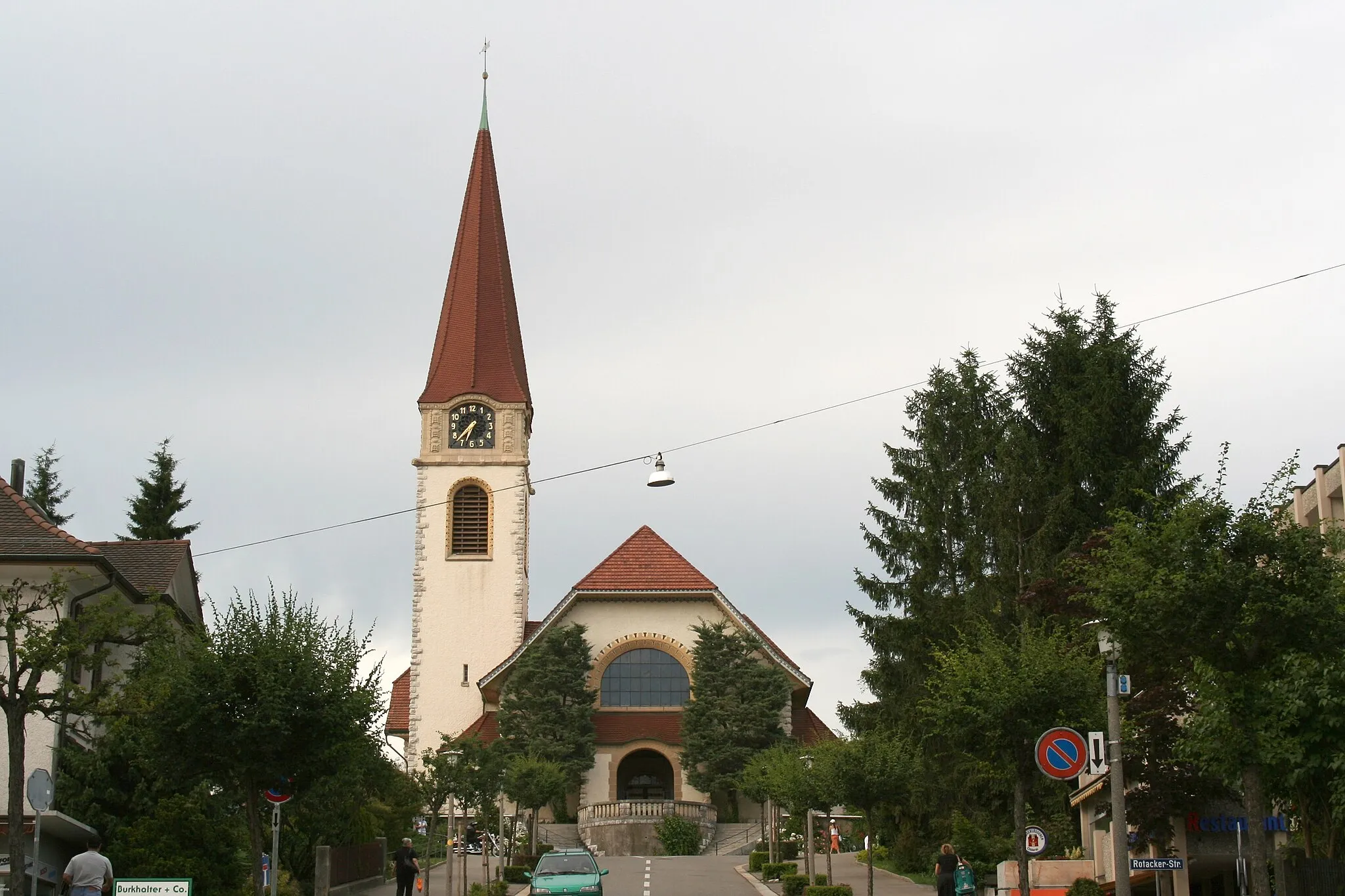 Photo showing: Reformierte Kirche Wallisellen, Standpunkt in der Kirchstrasse Die Kirche im Jugendstil wurde 1907/1908 von den Architekten Robert Bischoff und Hermann Weideli gebaut. 1975 wurde sie, mittlerweile denkmalgeschützt, renoviert.