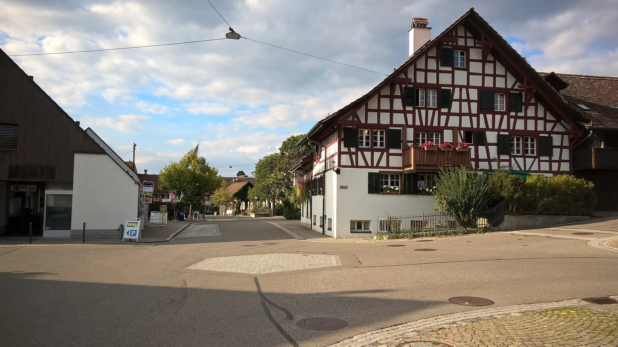 Photo showing: Fachwerkhaus im Dorfzentrum von Wangen ZH