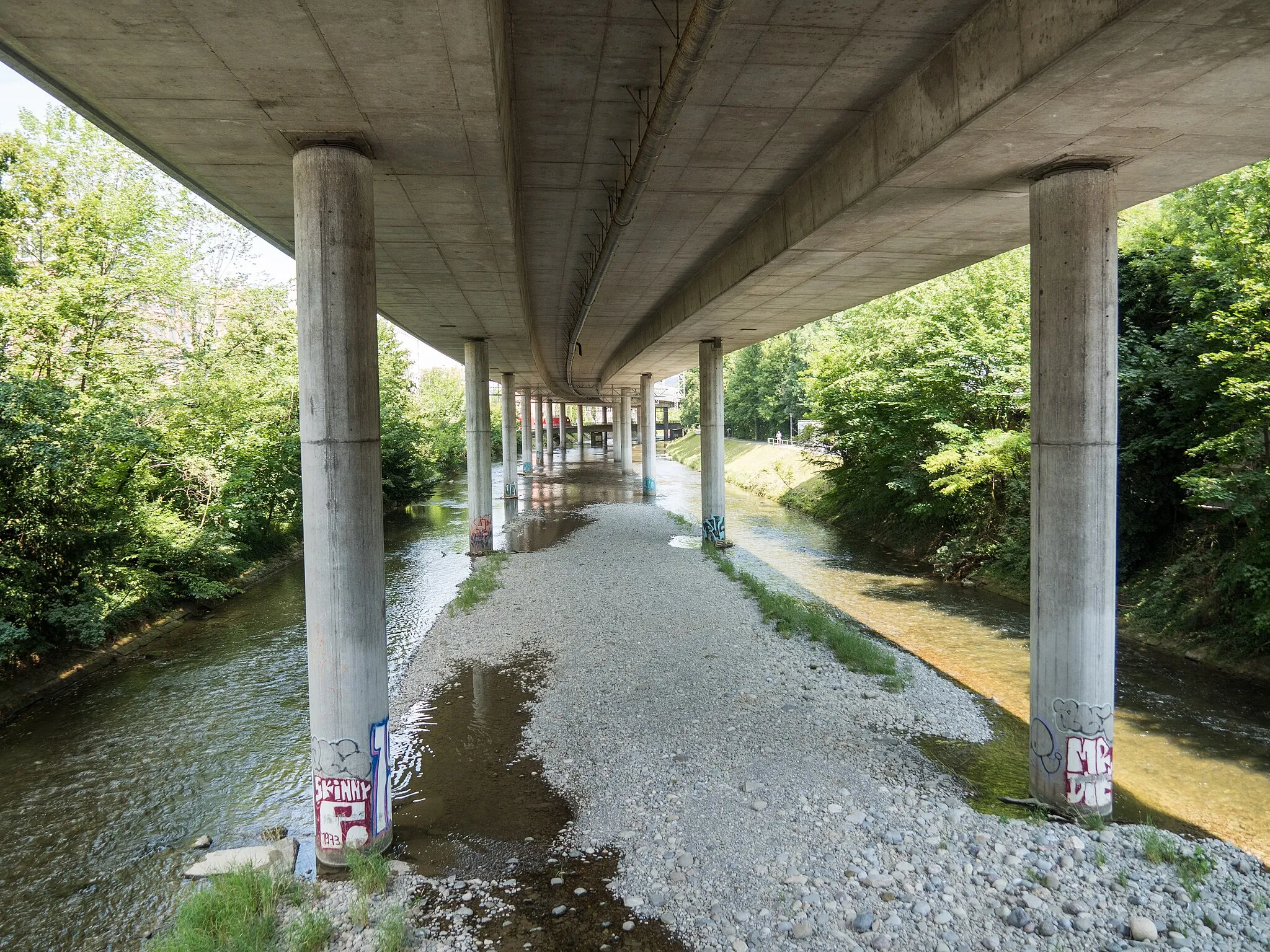 Photo showing: A3W Motorway Bridges over the Sihl River, Zurich Enge - Zurich Wiedikon, Canton of Zurich, Switzerland