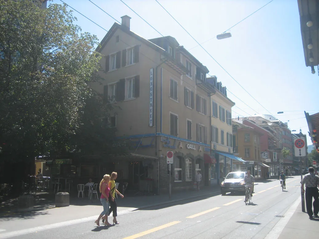 Photo showing: Langstrasse with the Longstreet Bar