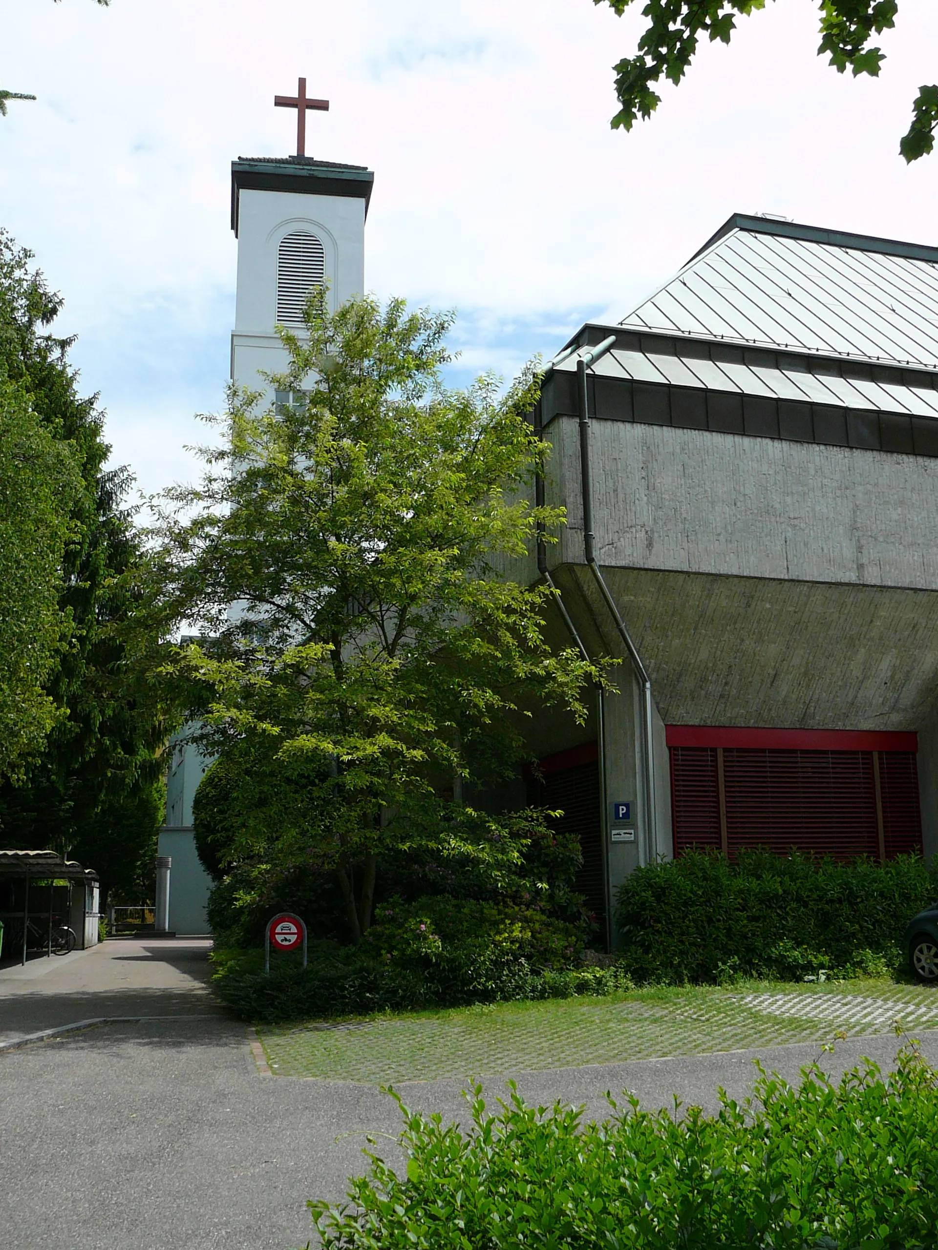 Photo showing: Heilig-Kreuz (Zürich-Altstetten), Kirche von aussen