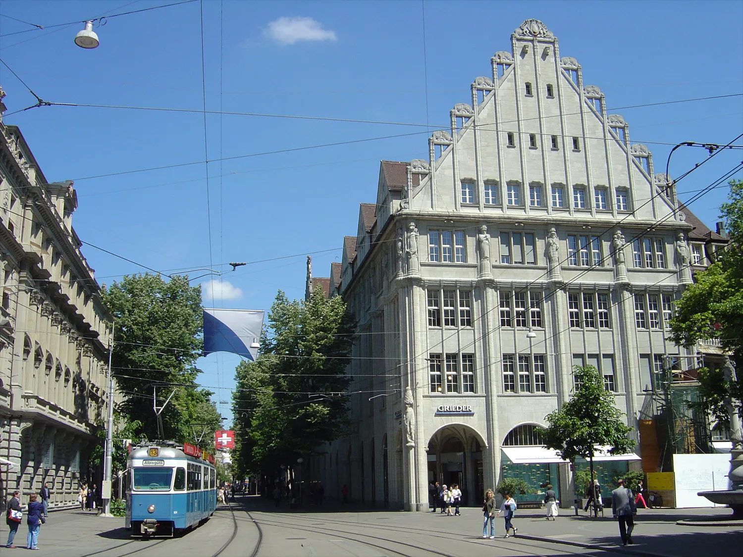 Photo showing: Die Bahnhofstrasse in Zürich vom Paradeplatz aus gesehen