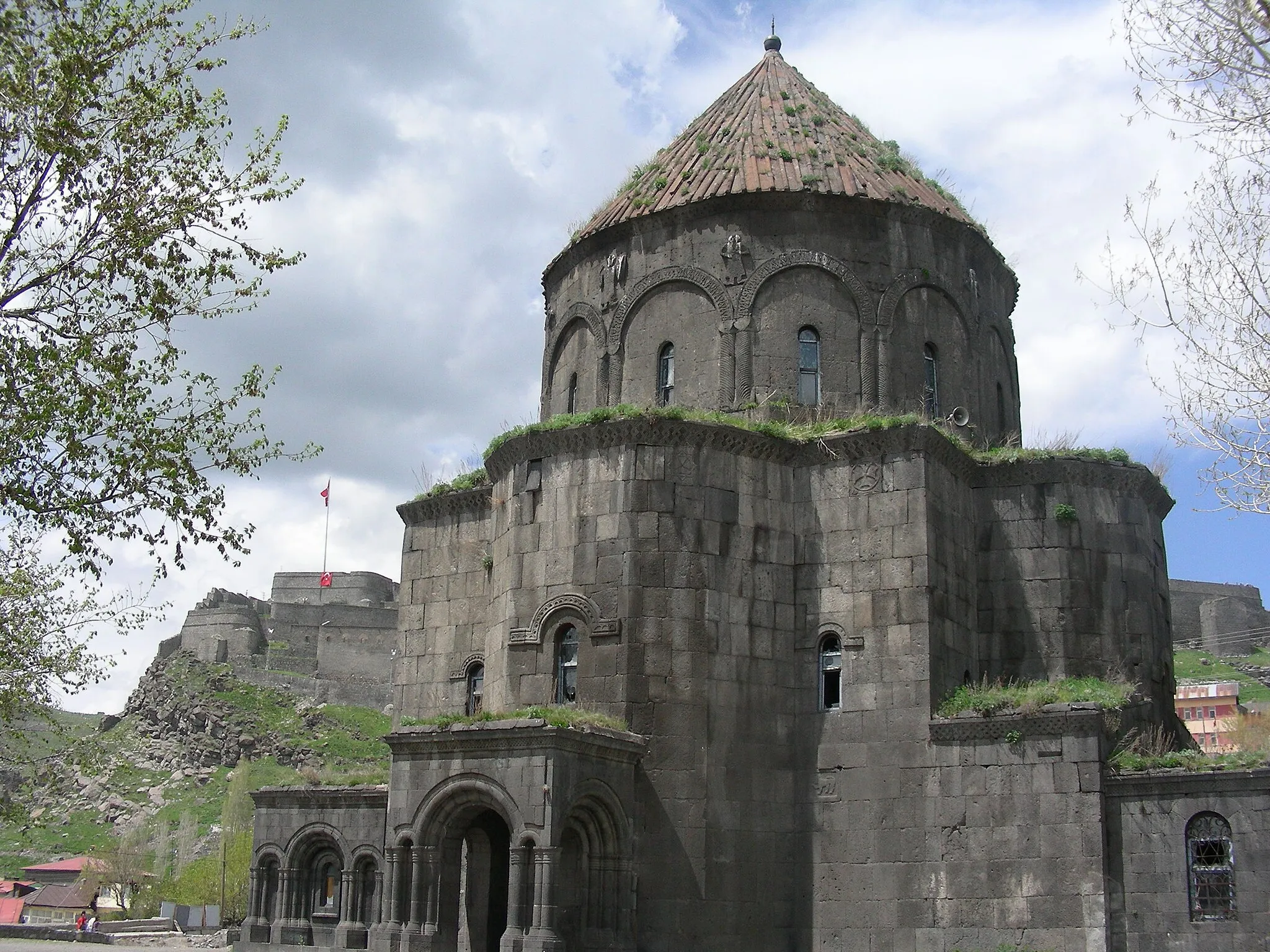 Photo showing: Kars, armenische Kathedrale, Heilige-Apostel-Kirche / Սուրբ Առաքելոց Եկեղեցի (10. Jhdt.)