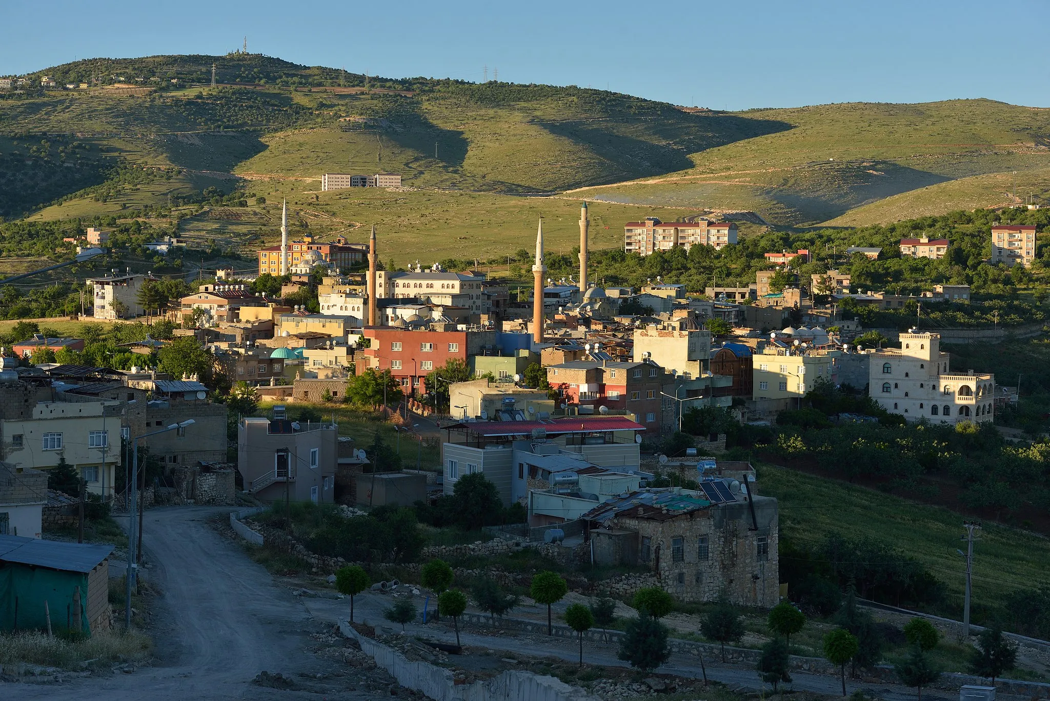 Photo showing: Navçeyek Sêrtê