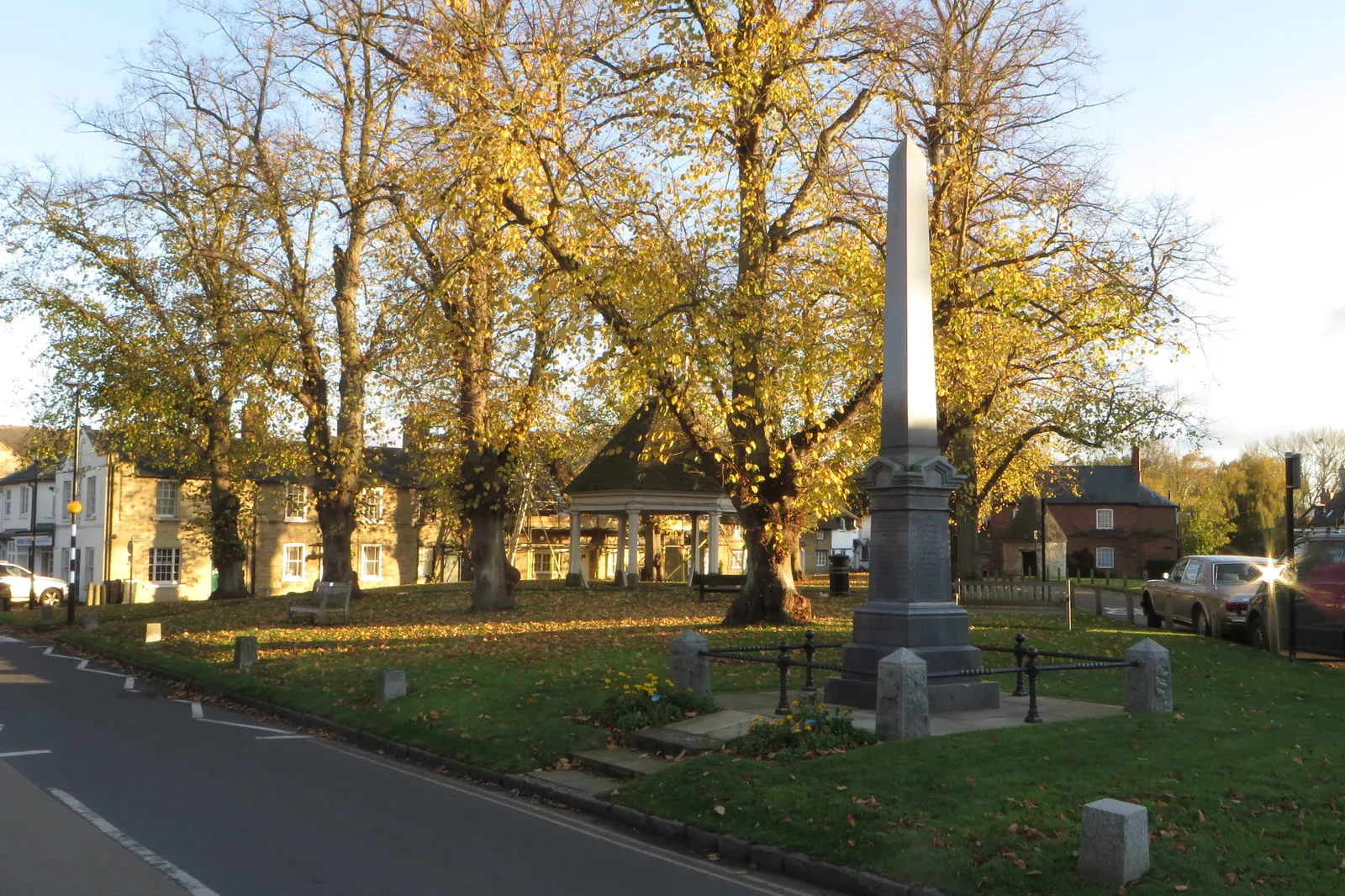 Photo showing: Harrold War Memorial and village green