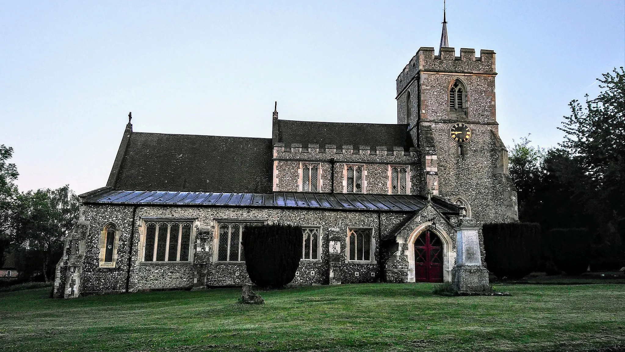 Photo showing: All Saints' parish church, Kings Langley, Hertfordshire, seen from the north