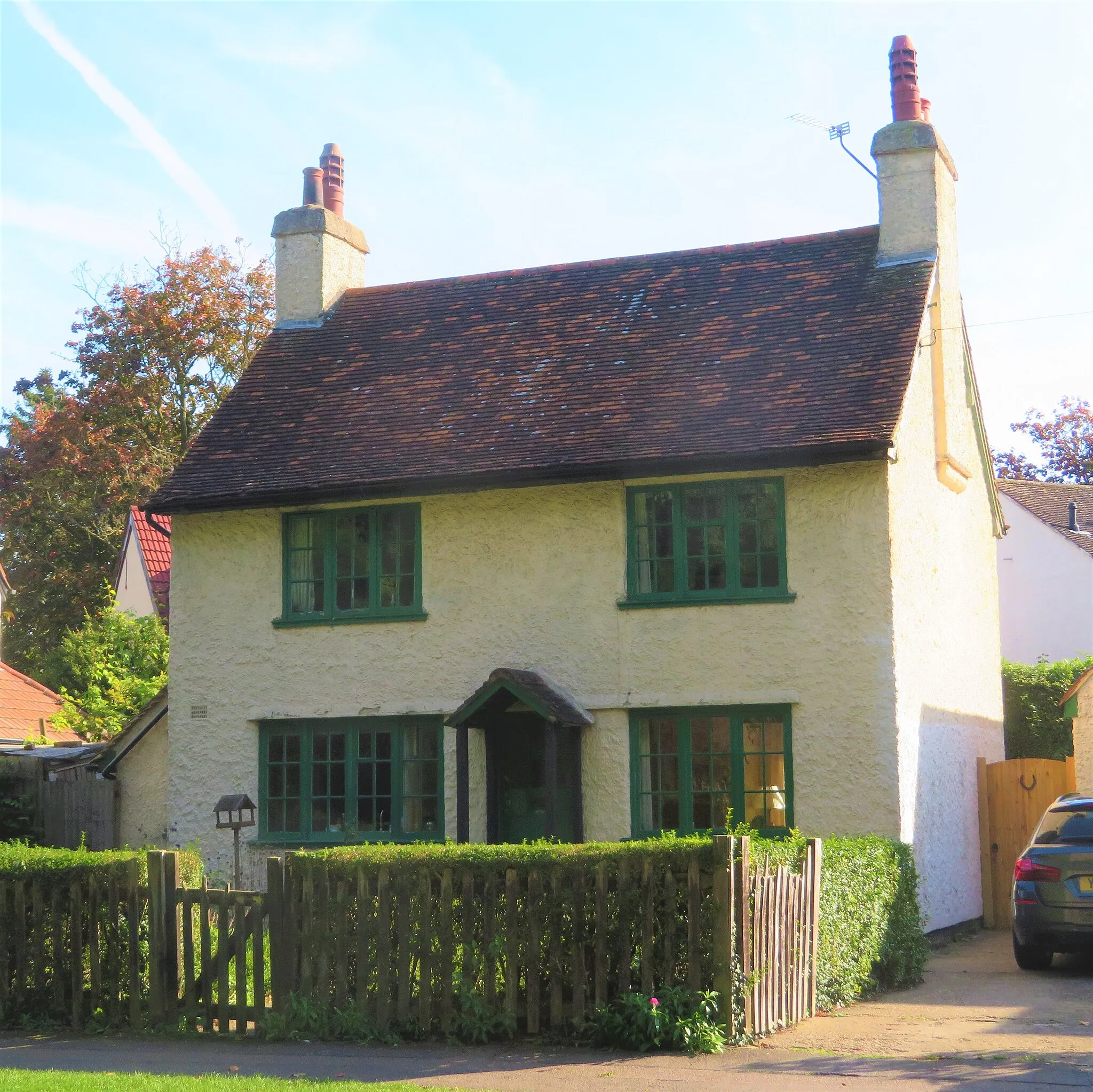 Photo showing: Won best £150 cottage, architect Percy Houfton. Grade II listed building.