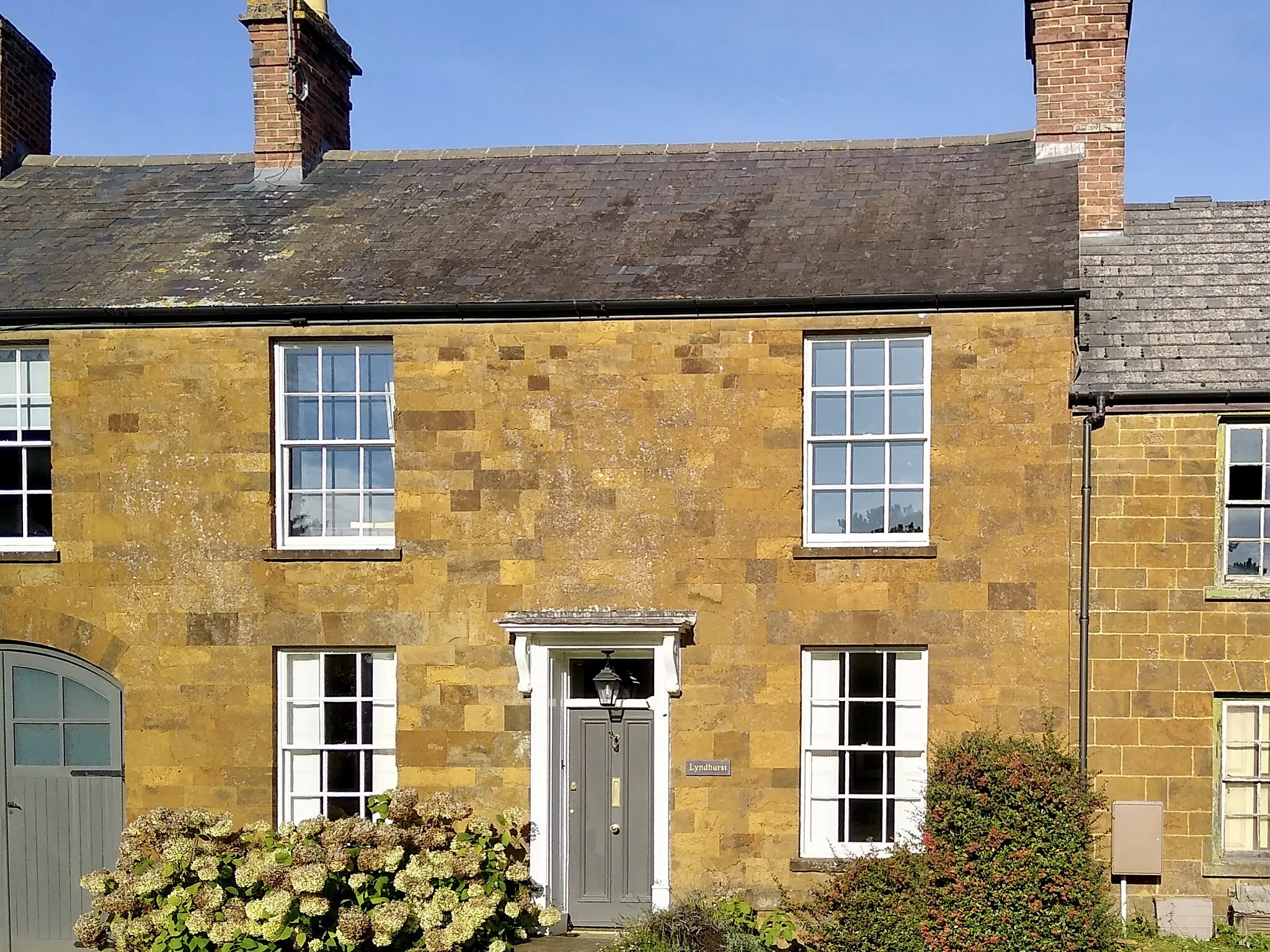 Photo showing: Lyndhurst, High Street, Adderbury, Banbury, Oxfordshire