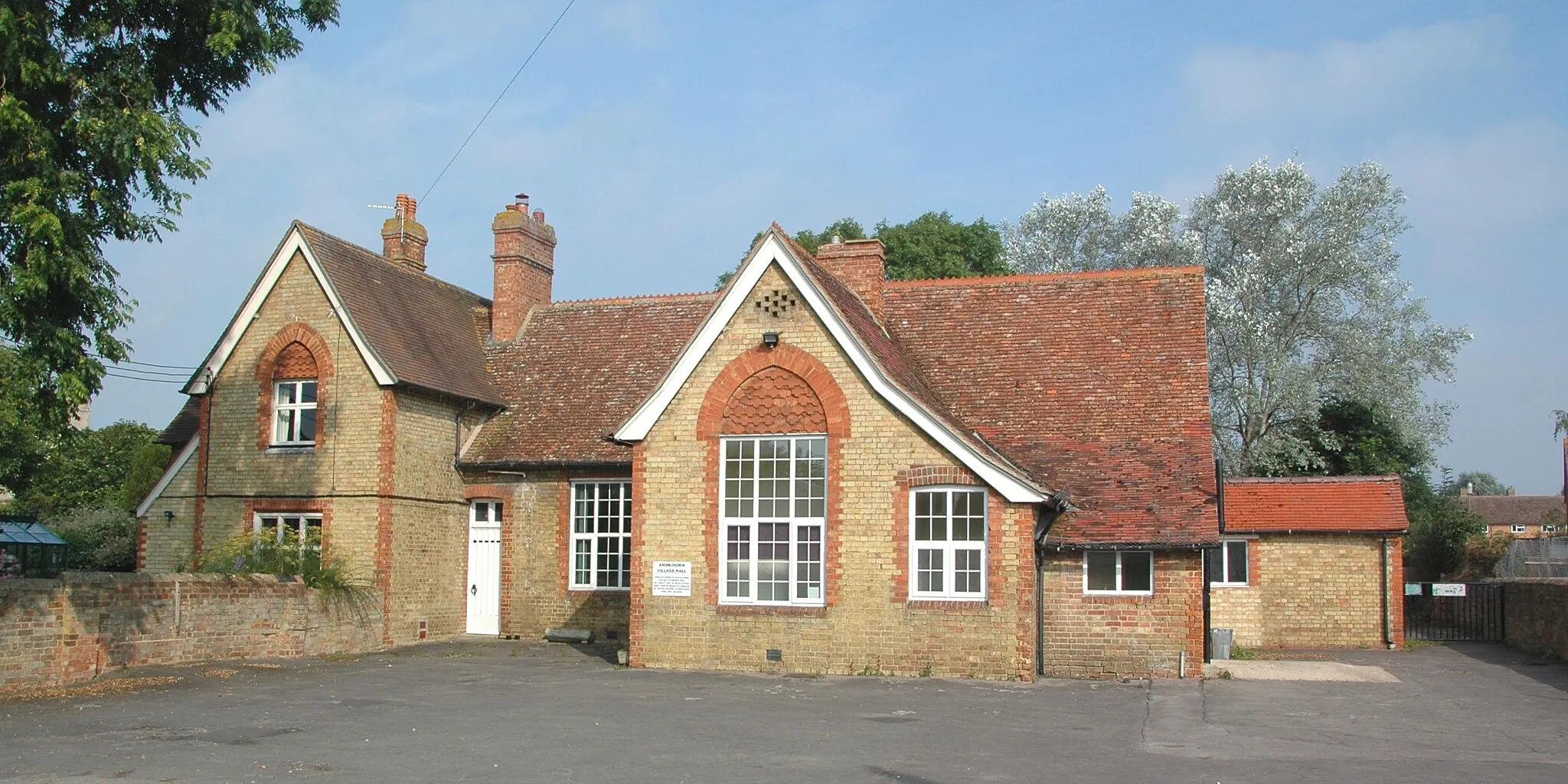 Photo showing: Old School, Merton Road, Ambrosden, Oxfordshire