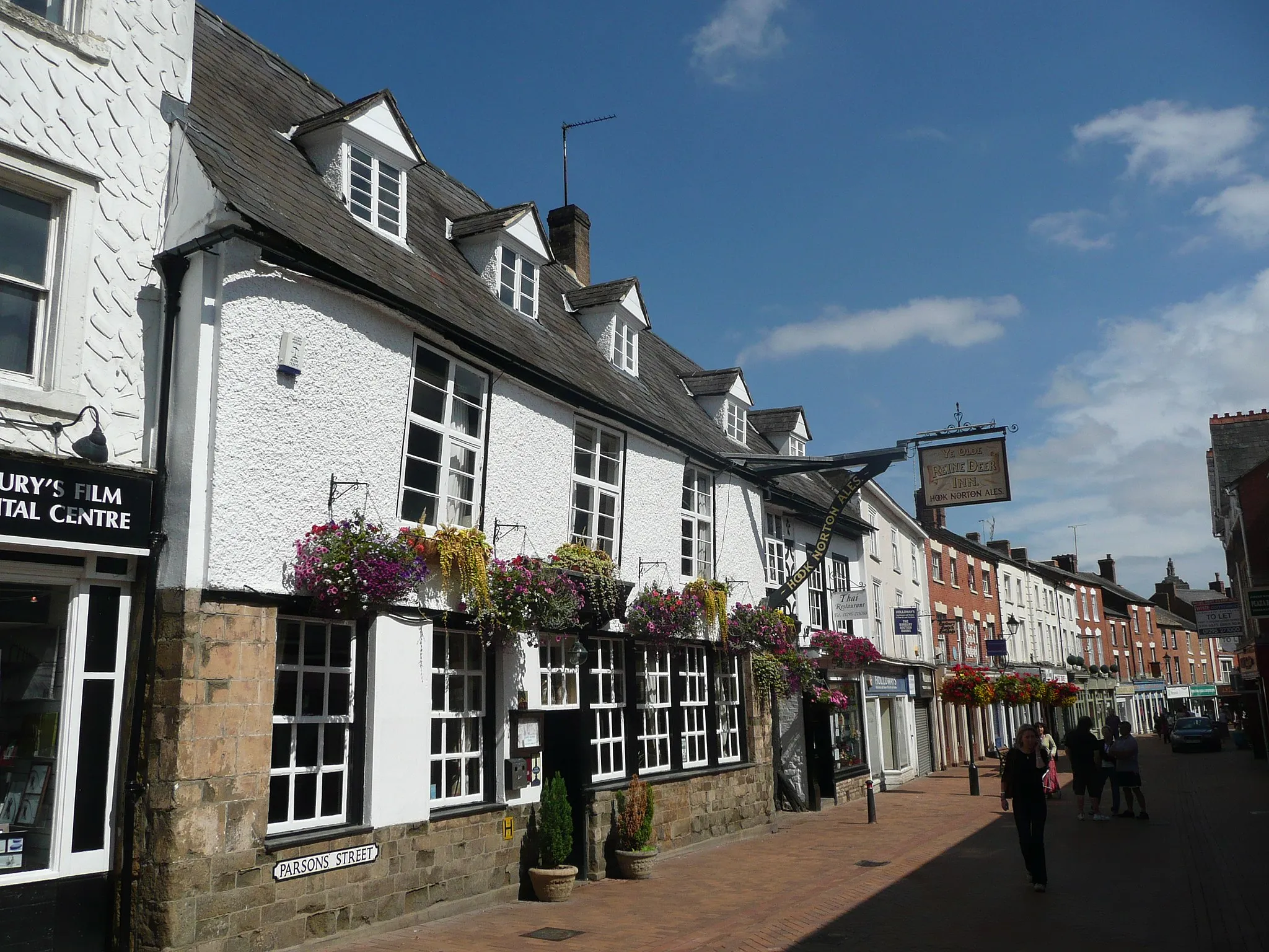 Photo showing: Parsons Street, Banbury, Oxfordshire, with the Reindeer Inn on the left