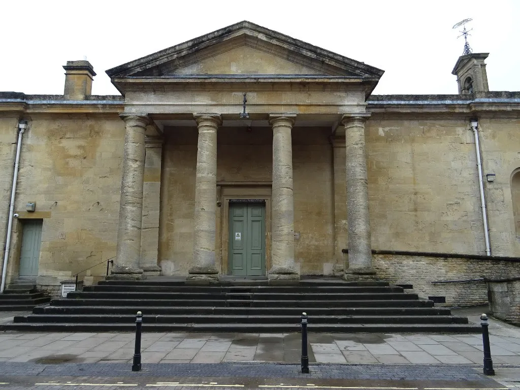 Photo showing: The east front of Chipping Norton Town Hall