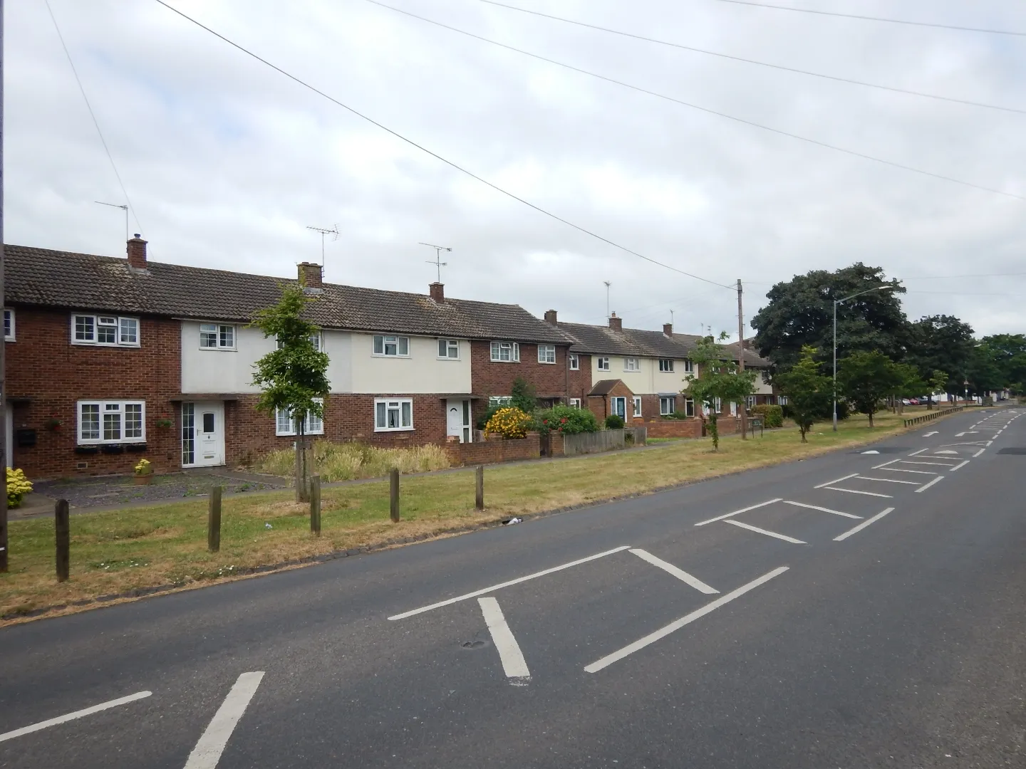 Photo showing: Eton Wick - Houses on the Main Road