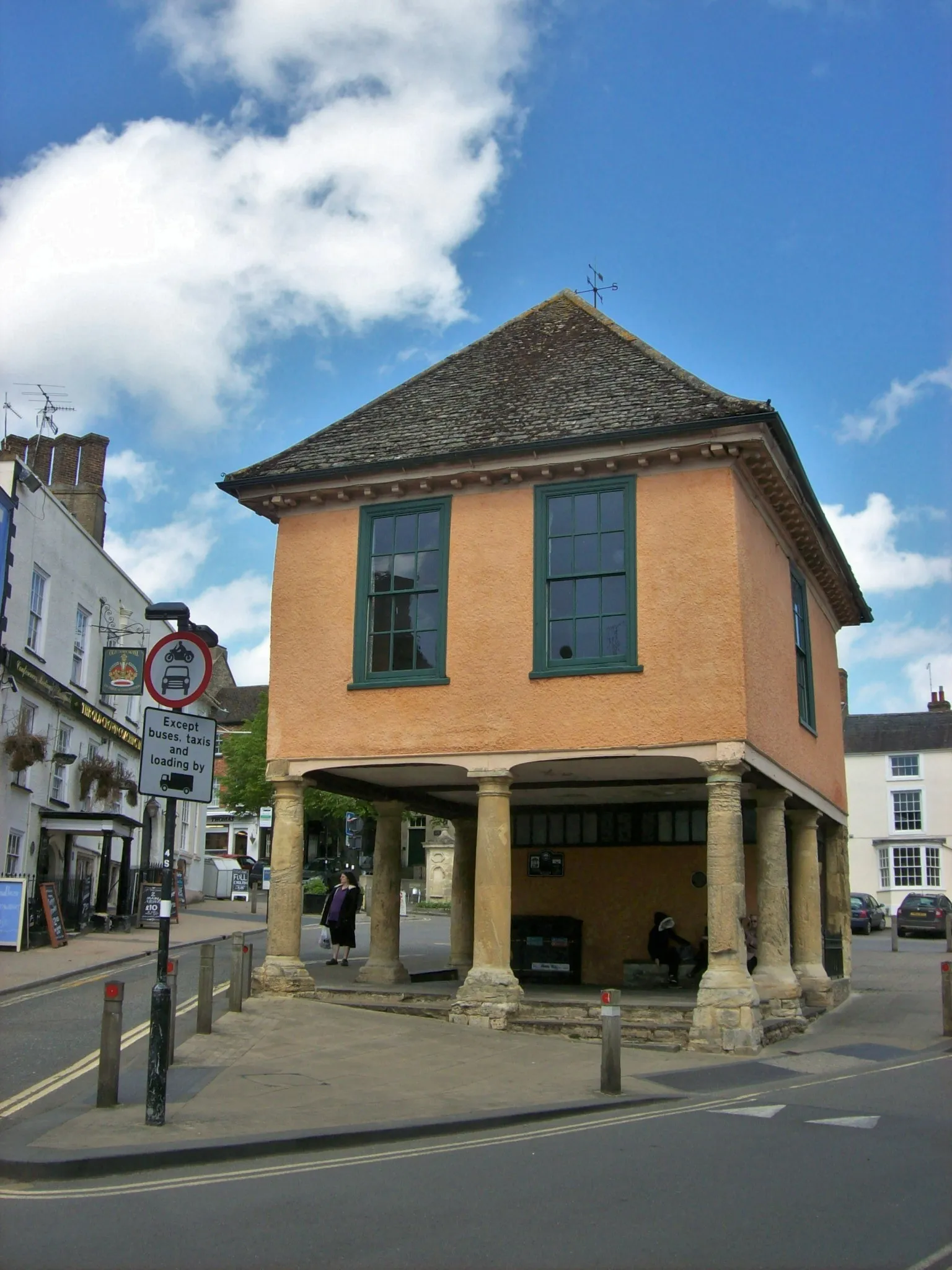 Photo showing: Old Town Hall, Faringdon