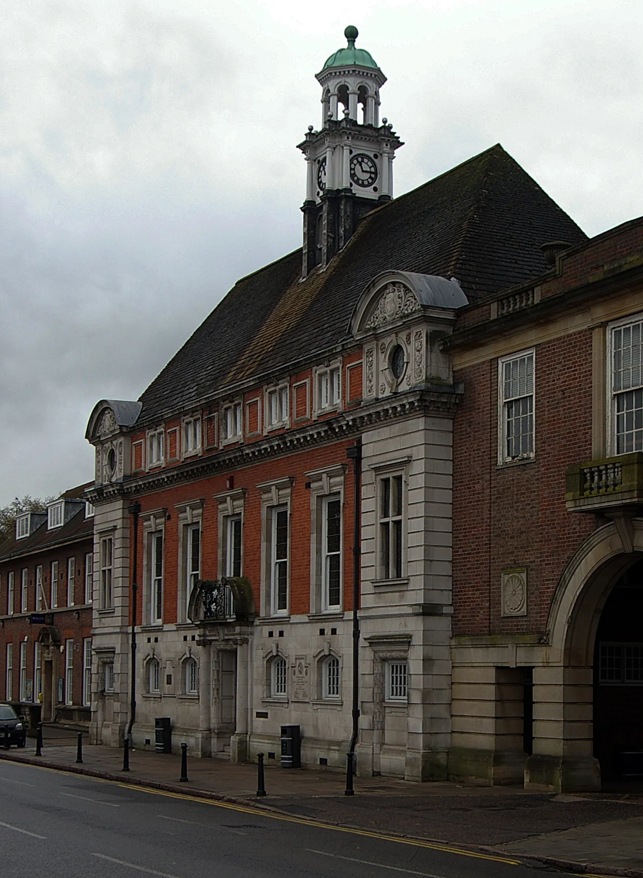 Photo showing: Former town hall, High Wycombe