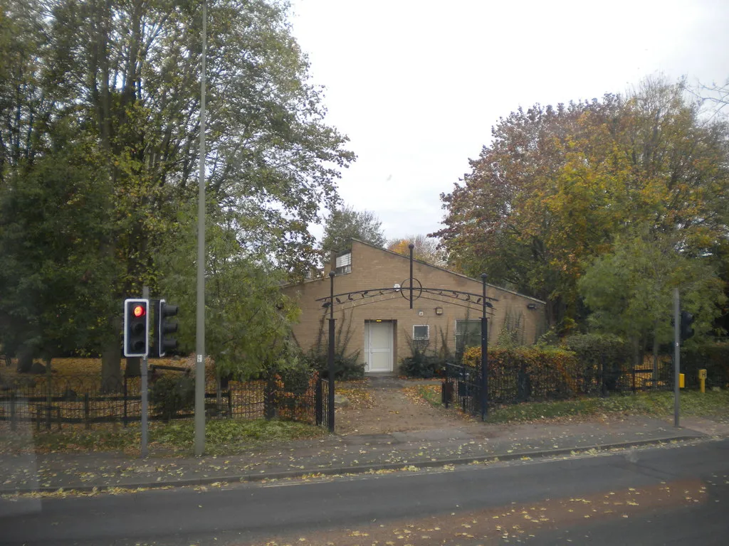 Photo showing: Pedestrian access to Exeter Close, Kidlington