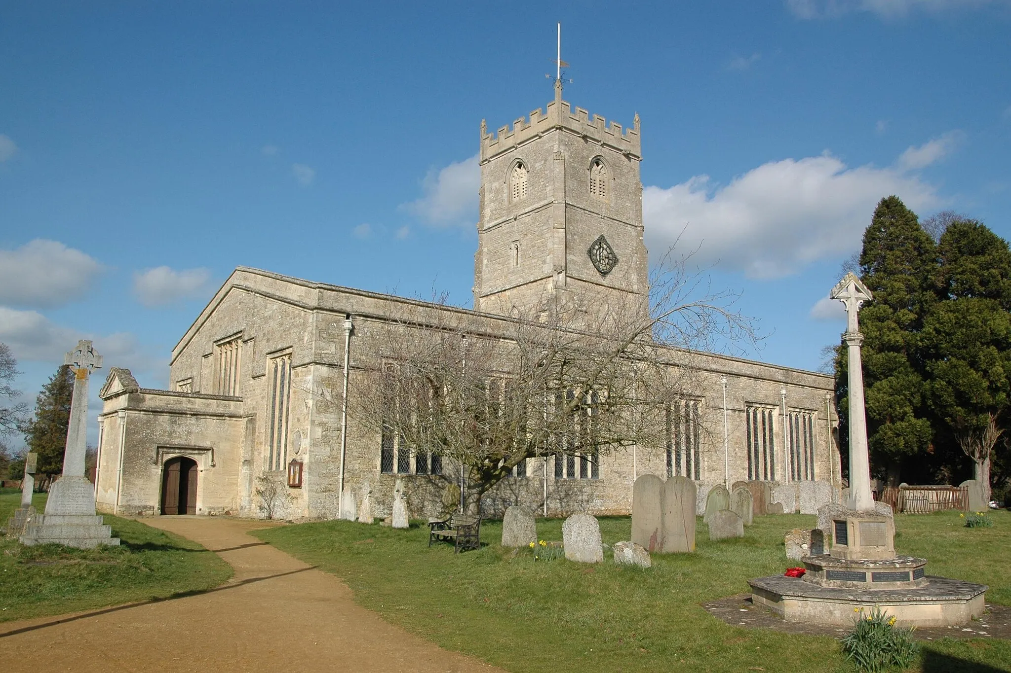 Photo showing: Church of England parish church of St Andrew, Shrivenham, Vale of White Horse: exterior view from the southwest, showing 18th century porch and 20th century war memorial.