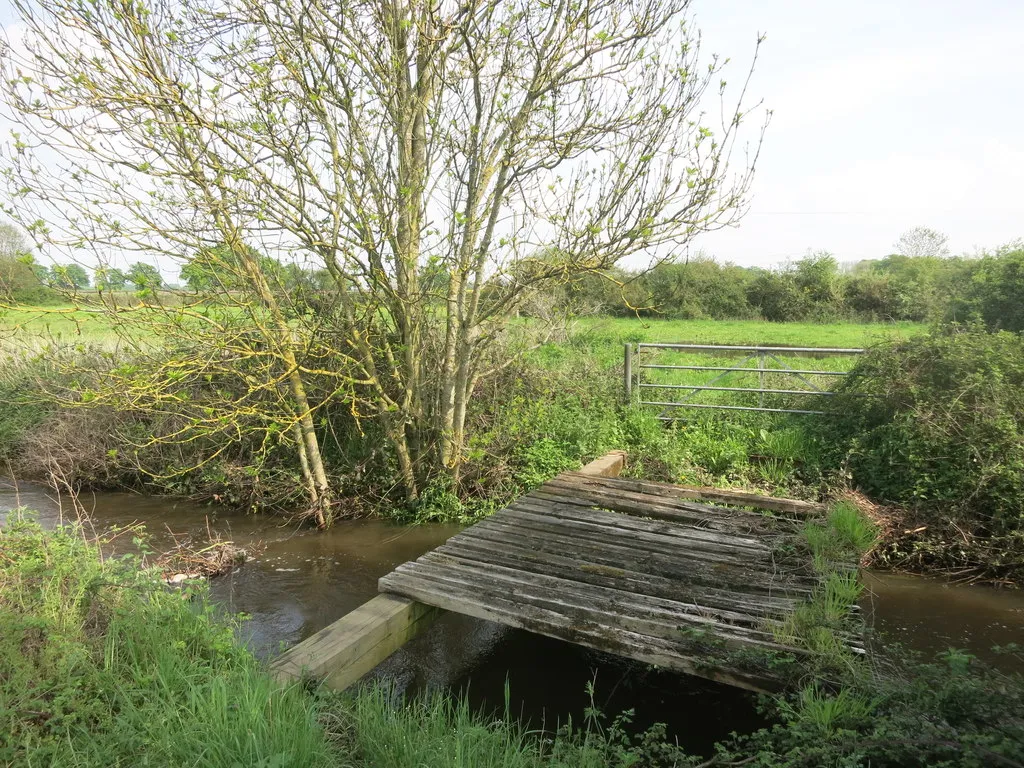 Photo showing: Remains of a Bridge