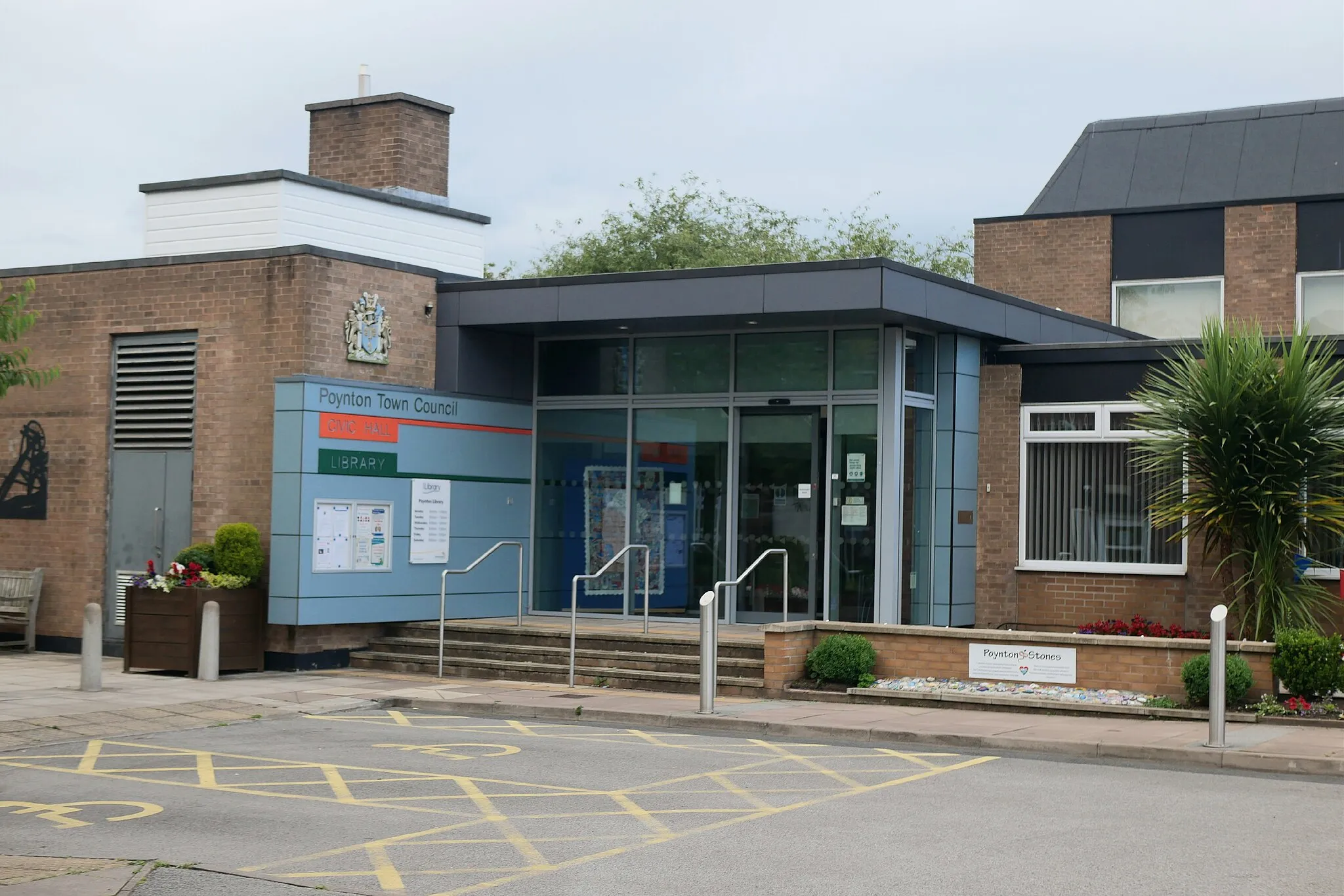 Photo showing: Poynton Library (public library in Cheshire, England)