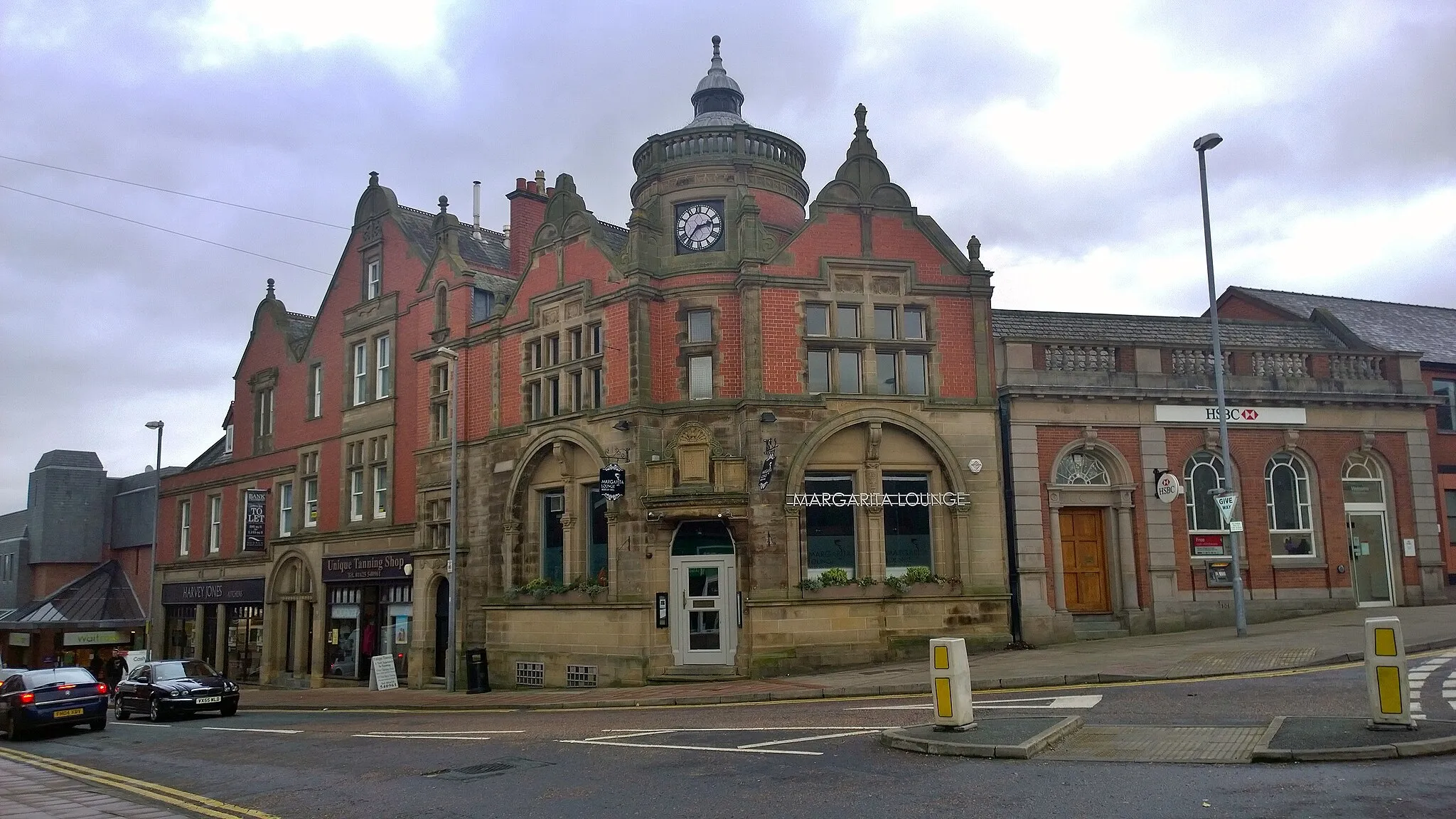 Photo showing: The Bank Square, Wilmslow