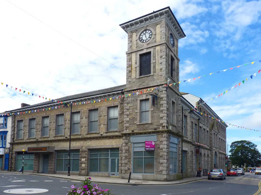 Photo showing: The Clock Tower & Old Market, Camborne