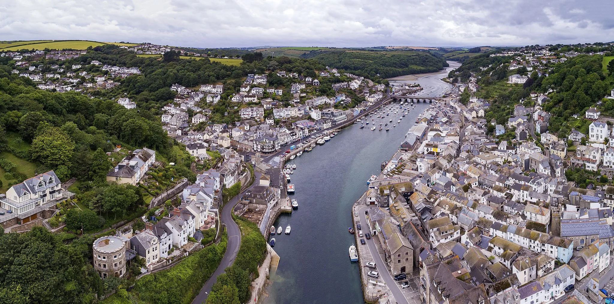 Photo showing: looe cornwall uk aerial panorama 2017