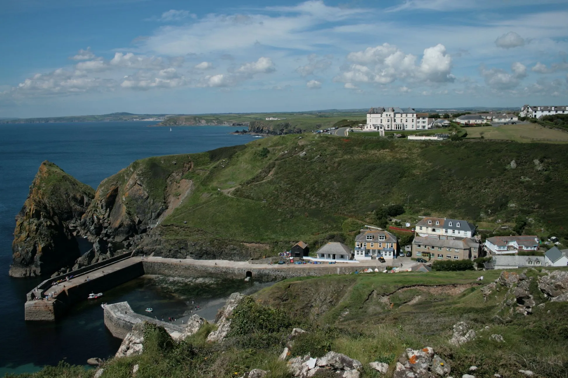 Photo showing: Mullion Cove view