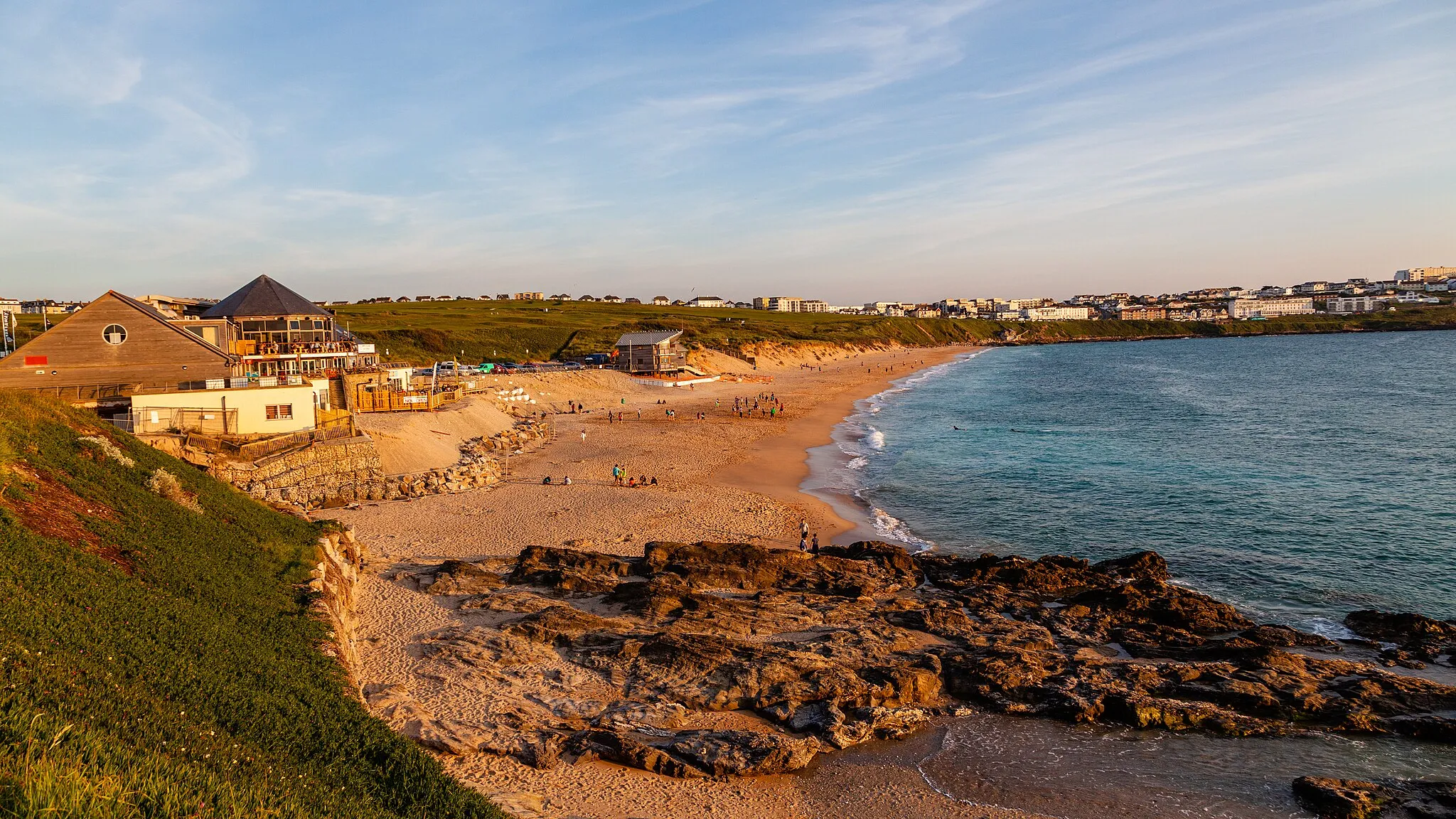 Photo showing: Newquay Fistral Beach im Abendlicht