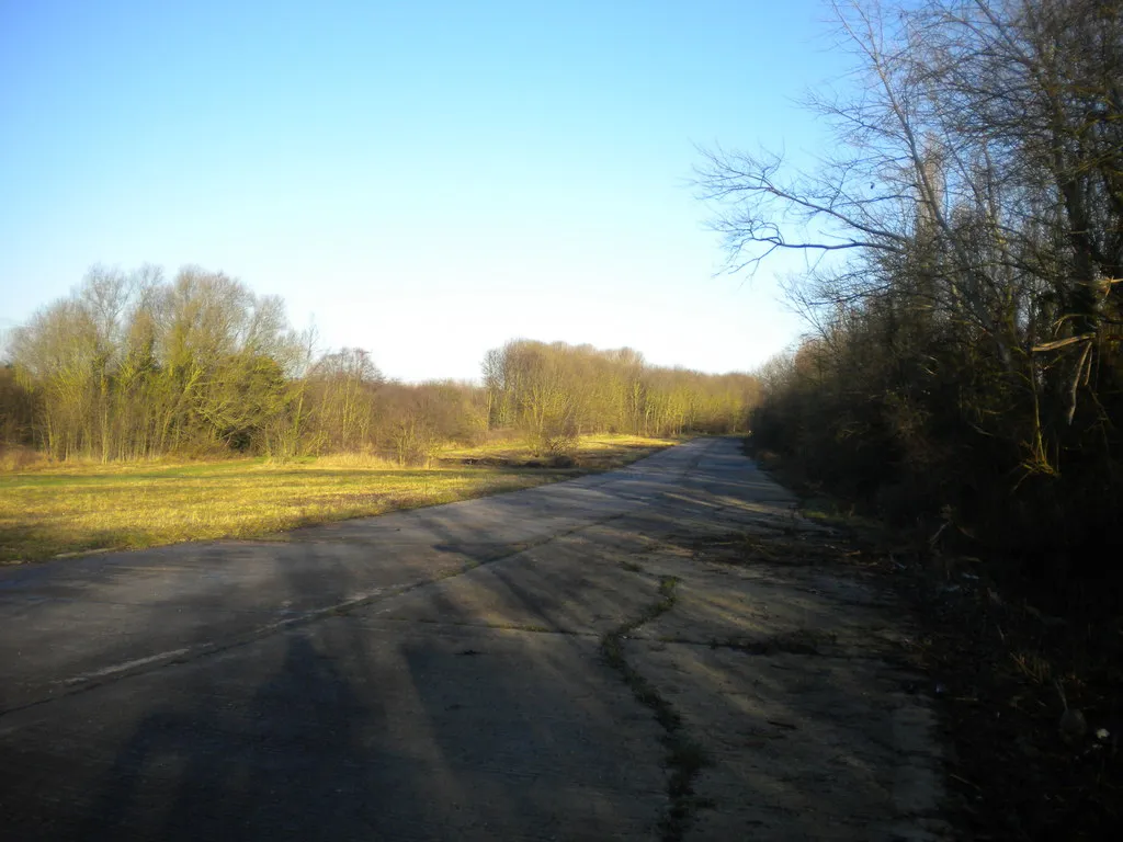 Photo showing: Access road, Bennerley