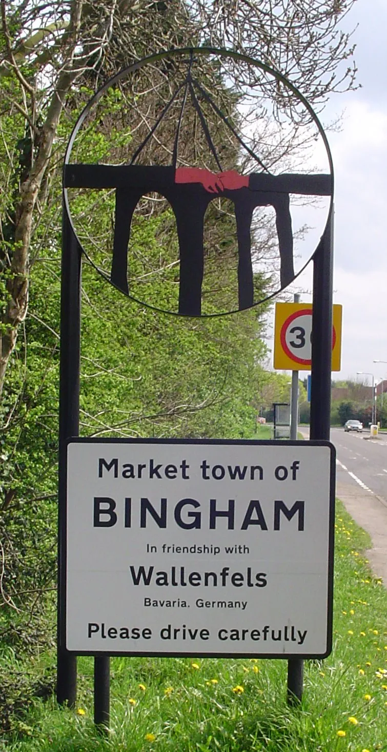 Photo showing: Signpost in Bingham