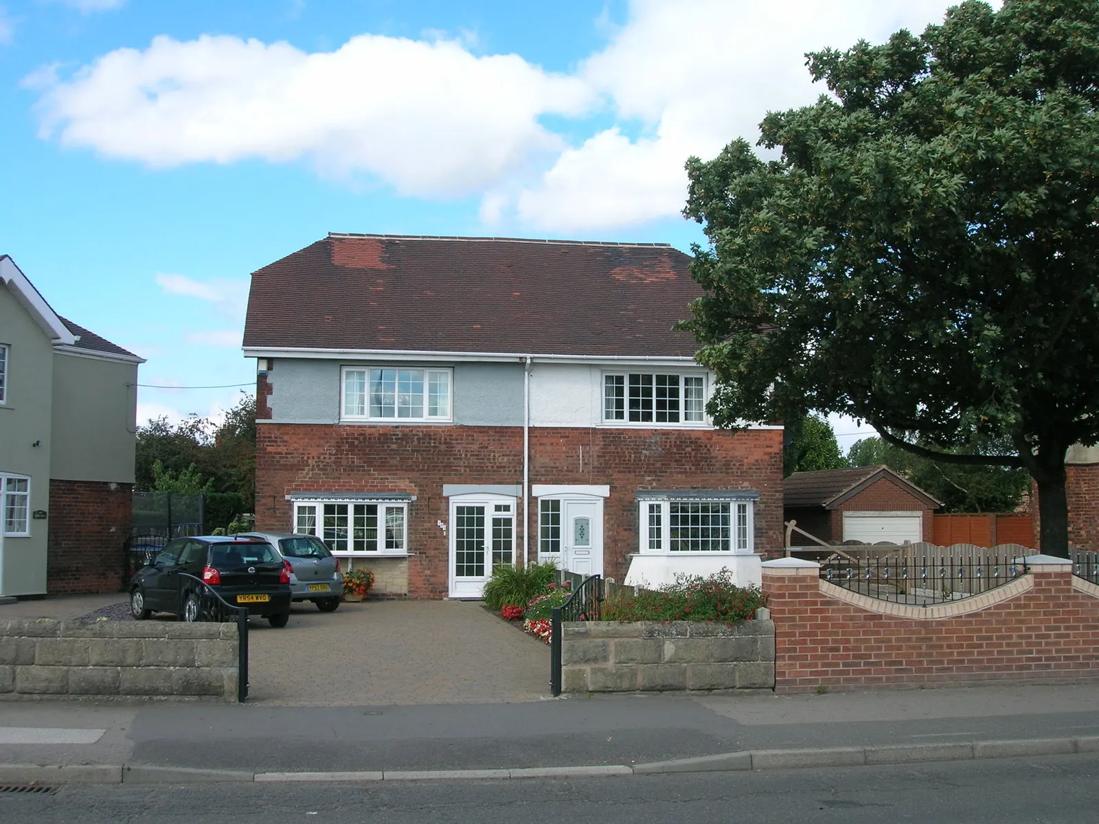 Photo showing: Houses on Scrooby Road, Bircotes