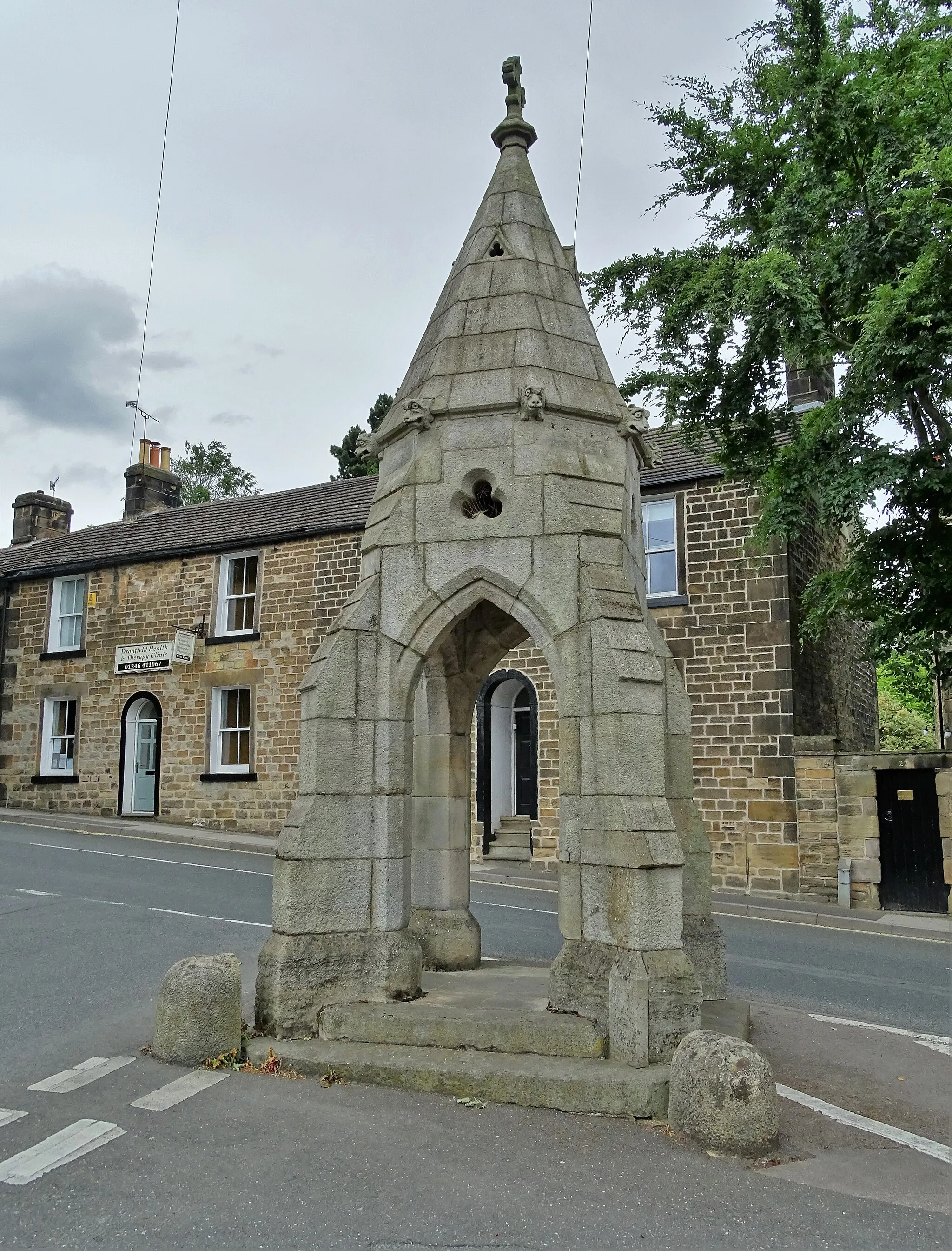 Photo showing: Photograph of The Monument, Dronfield, Derbyshire, England