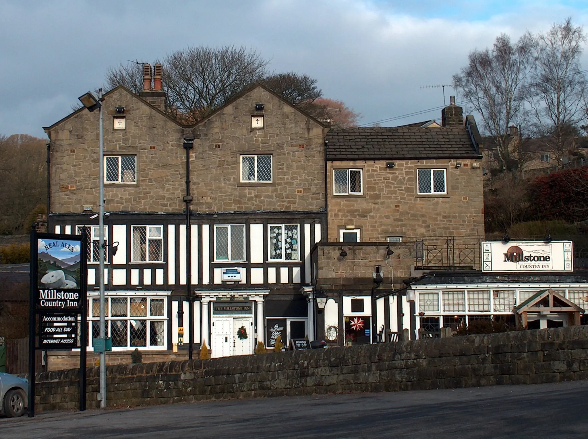 Photo showing: "The Millstone Inn", Hathersage Booths