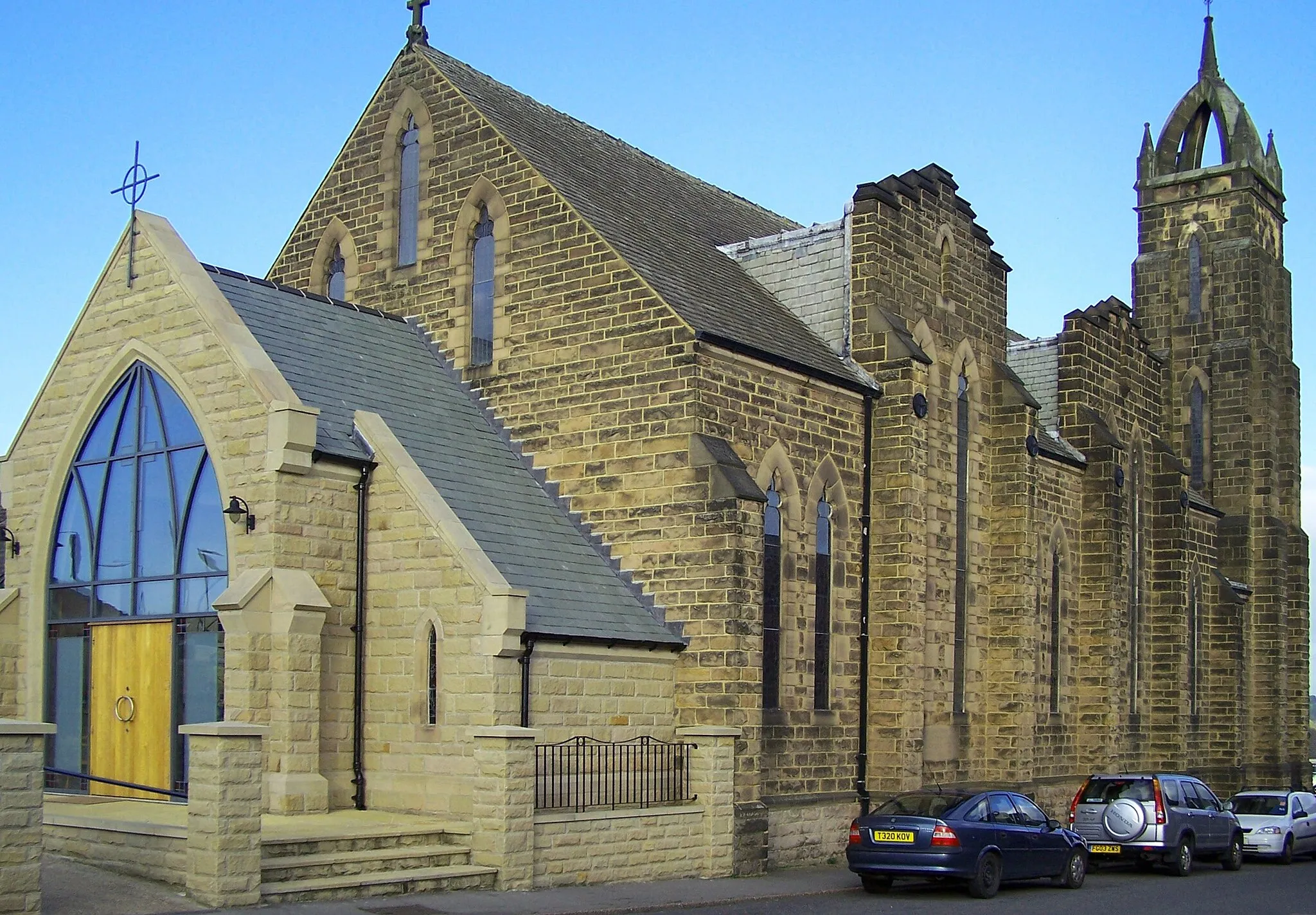 Photo showing: Roman Catholic church of Our Lady and St Thomas Of Hereford, Nottingham Road, Ilkeston, Derbyshire, seen from the southeast