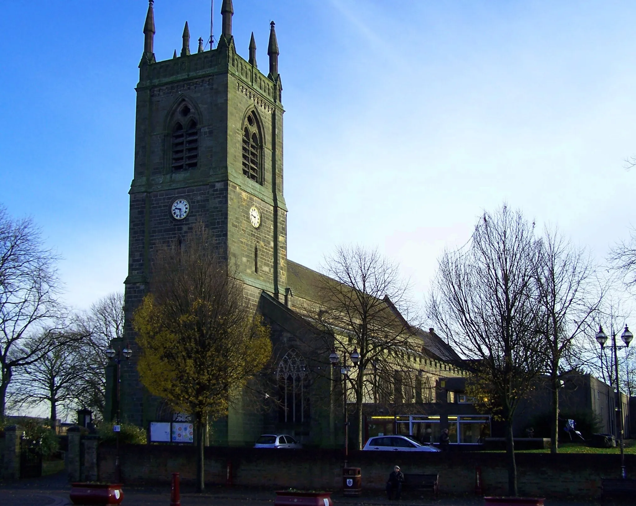 Photo showing: St Mary's parish church, Ilkeston, Derbyshire, seen from the southwest